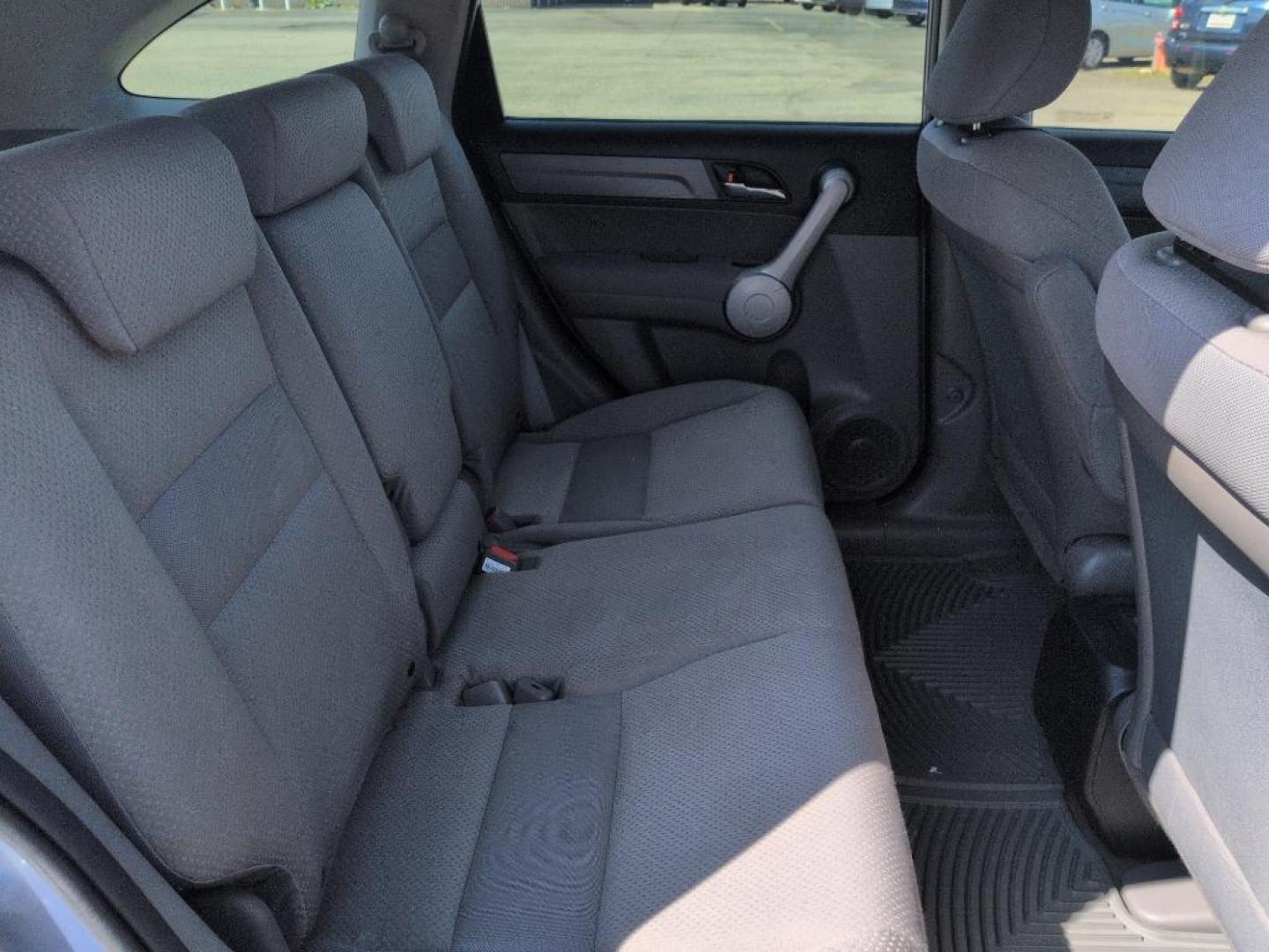 2007 SILVER Honda CR-V LX (JHLRE38397C) with an 4 Cyl, 2.4L engine, Automatic transmission, located at 10890 W. Colfax Ave., Lakewood, CO, 80215, (303) 274-7692, 39.739914, -105.120132 - Photo#19