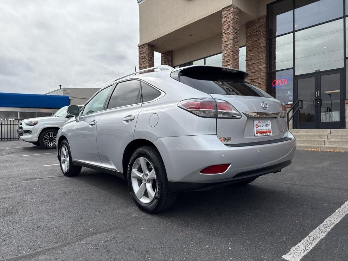 2015 Silver Lining Metallic /Black Lexus RX 350 (2T2BK1BAXFC) with an 3.5L V6 DOHC Dual VVT-i 24V engine, Automatic transmission, located at 10890 W. Colfax Ave., Lakewood, CO, 80215, (303) 274-7692, 39.739914, -105.120132 - 2015 Lexus RX 350 fully serviced including new tires. Clean Carfax and loaded with, heated and cooled seats, blindspot monitoring, backup camera, Bluetooth, sun roof and much more. This car has no signs of ever having pets or a smoker in it. <br>All Cars Have Clean Titles And Are Serviced Before Sal - Photo#4