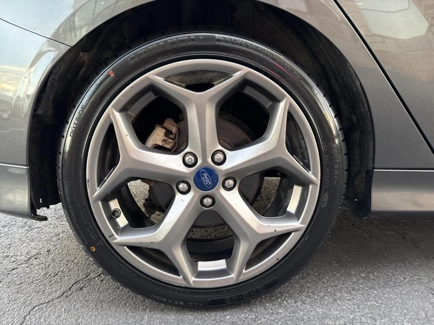 2016 GRAY Ford Focus ST (1FADP3L92GL) with an 4 Cyl, 2.0L engine, Manual transmission, located at 10890 W. Colfax Ave., Lakewood, CO, 80215, (303) 274-7692, 39.739914, -105.120132 - <b>Summary</b><br>Completley stock ST and zero signs of abuse. This is probaly the cleanest one in town. Fully serviced including new turbo and new tires. So much fun to drive! No Accidents and ready to go!<br><br><b>Vehicle Details</b><br>Discover the 2016 Ford Focus ST, a dynamic blend of performa - Photo#73