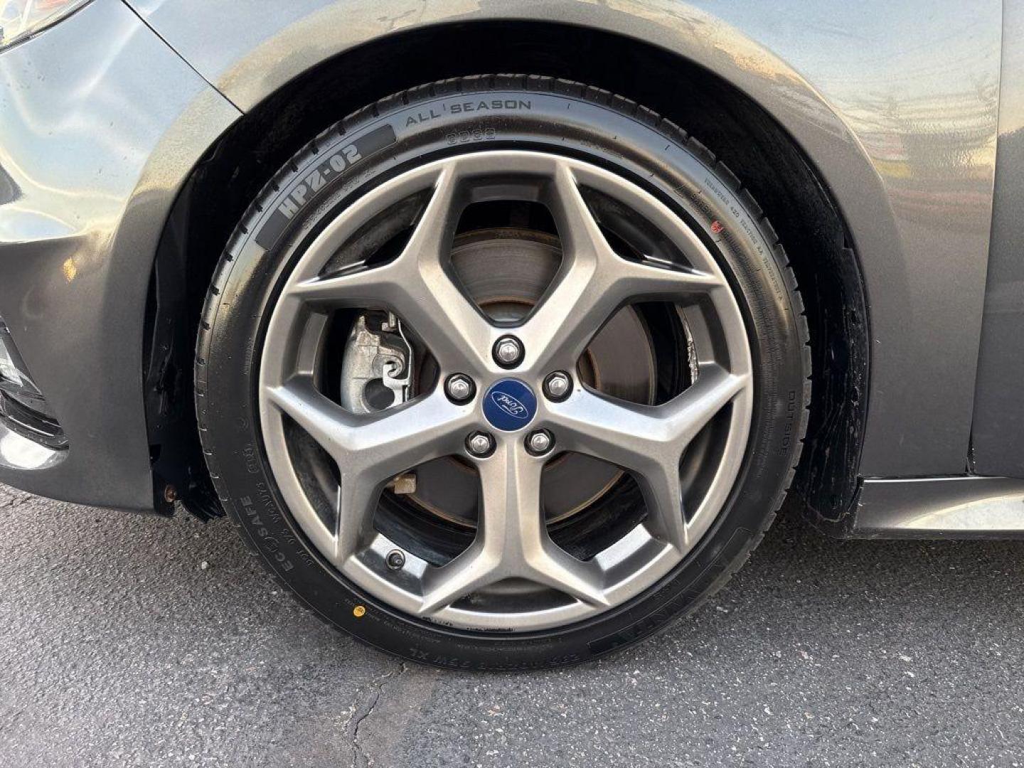 2016 GRAY Ford Focus ST (1FADP3L92GL) with an 4 Cyl, 2.0L engine, Manual transmission, located at 10890 W. Colfax Ave., Lakewood, CO, 80215, (303) 274-7692, 39.739914, -105.120132 - <b>Summary</b><br>Completley stock ST and zero signs of abuse. This is probaly the cleanest one in town. Fully serviced including new turbo and new tires. So much fun to drive! No Accidents and ready to go!<br><br><b>Vehicle Details</b><br>Discover the 2016 Ford Focus ST, a dynamic blend of performa - Photo#33