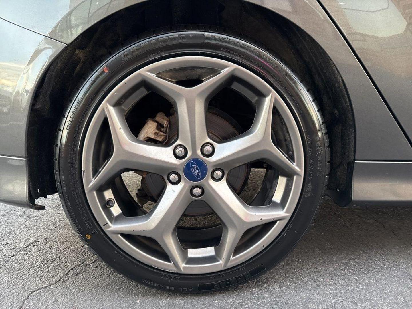 2016 GRAY Ford Focus ST (1FADP3L92GL) with an 4 Cyl, 2.0L engine, Manual transmission, located at 10890 W. Colfax Ave., Lakewood, CO, 80215, (303) 274-7692, 39.739914, -105.120132 - <b>Summary</b><br>Completley stock ST and zero signs of abuse. This is probaly the cleanest one in town. Fully serviced including new turbo and new tires. So much fun to drive! No Accidents and ready to go!<br><br><b>Vehicle Details</b><br>Discover the 2016 Ford Focus ST, a dynamic blend of performa - Photo#35
