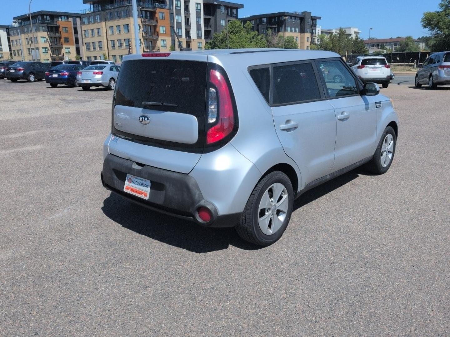 2016 SILVER Kia Soul Base (KNDJN2A29G7) with an 4 Cyl, 1.6L engine, Automatic transmission, located at 10890 W. Colfax Ave., Lakewood, CO, 80215, (303) 274-7692, 39.739914, -105.120132- Photo#4