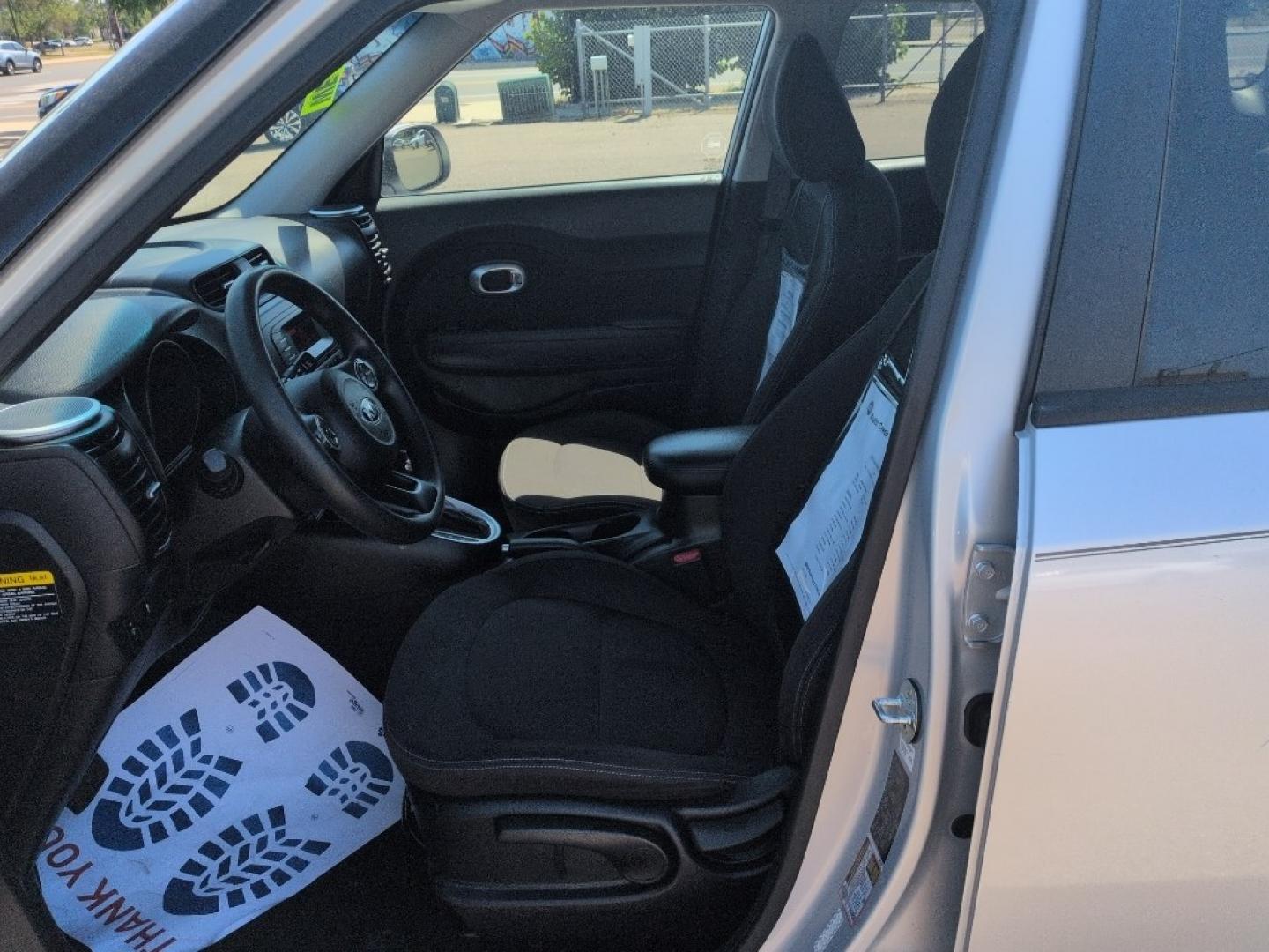 2016 SILVER Kia Soul Base (KNDJN2A29G7) with an 4 Cyl, 1.6L engine, Automatic transmission, located at 10890 W. Colfax Ave., Lakewood, CO, 80215, (303) 274-7692, 39.739914, -105.120132- Photo#9