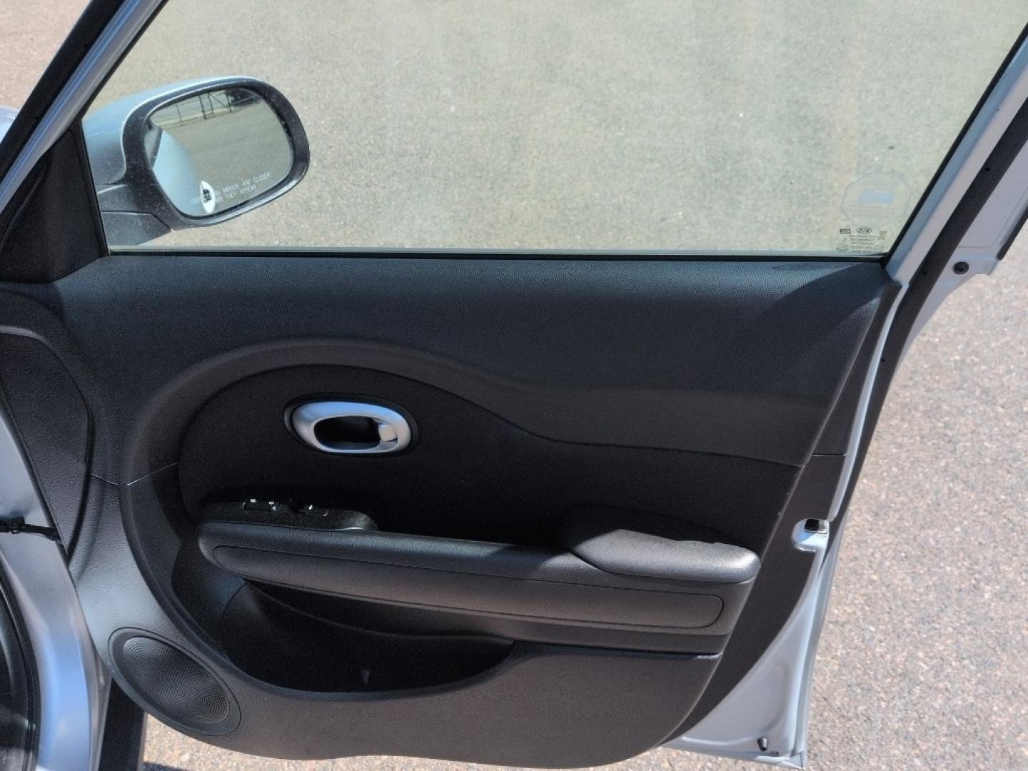 2016 SILVER Kia Soul Base (KNDJN2A29G7) with an 4 Cyl, 1.6L engine, Automatic transmission, located at 10890 W. Colfax Ave., Lakewood, CO, 80215, (303) 274-7692, 39.739914, -105.120132- Photo#15