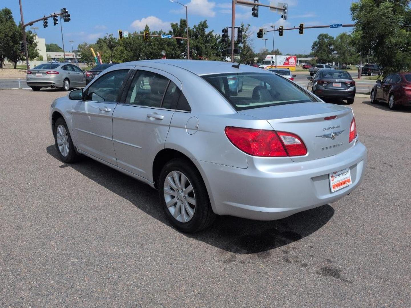 2010 SILVER Chrysler Sebring Limited (1C3CC5FB5AN) with an 4 Cyl, 2.4L engine, Automatic transmission, located at 10890 W. Colfax Ave., Lakewood, CO, 80215, (303) 274-7692, 39.739914, -105.120132 - Photo#6