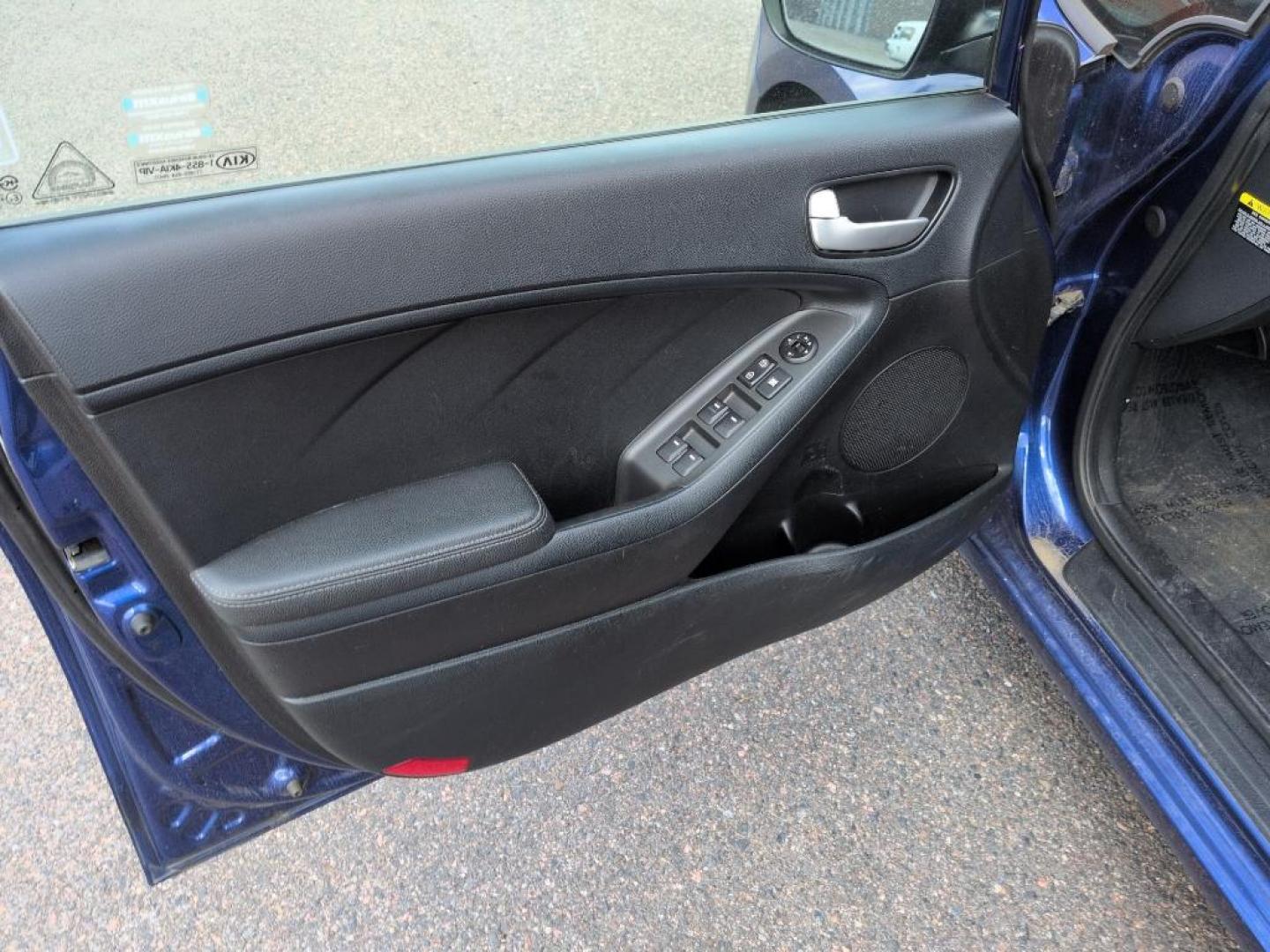 2017 BLUE Kia Forte LX 6A (3KPFL4A71HE) with an 4 Cyl, 2.0L engine, Automatic transmission, located at 10890 W. Colfax Ave., Lakewood, CO, 80215, (303) 274-7692, 39.739914, -105.120132 - Discover exceptional value and reliability with this 2017 Kia Forte LX 6A, now available at our dealership. This well-maintained sedan offers everything you need for a comfortable and efficient driving experience. Equipped with a robust 4-cylinder, 2.0L engine, and smooth 6-speed automatic transmiss - Photo#8