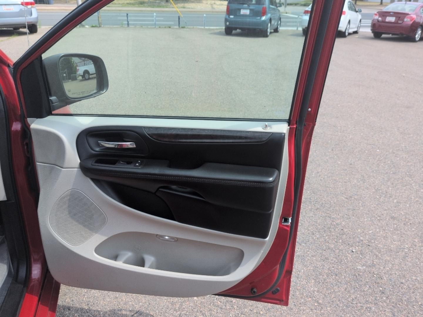 2014 RED Dodge Grand Caravan SXT (2C4RDGCG8ER) with an V6, 3.6L engine, Automatic transmission, located at 10890 W. Colfax Ave., Lakewood, CO, 80215, (303) 274-7692, 39.739914, -105.120132- Photo#14