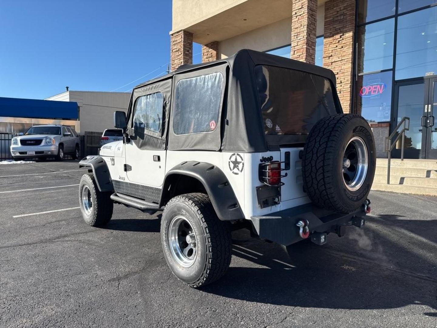 1994 White /Black Jeep Wrangler S (1J4FY19P2RP) with an 2.5L I4 8V engine, Automatic transmission, located at 10890 W. Colfax Ave., Lakewood, CO, 80215, (303) 274-7692, 39.739914, -105.120132 - 1994 Jeep Wrangler 4WD that someone spent a lot of time and money rebuilding so you dont need to! Rebuilt from the ground up and runs great. Lots of extras goodies and ready for any sort of adventure. <br><br>D1 Auto NEVER charges dealer fees! All cars have clean titles and have been inspected for m - Photo#5