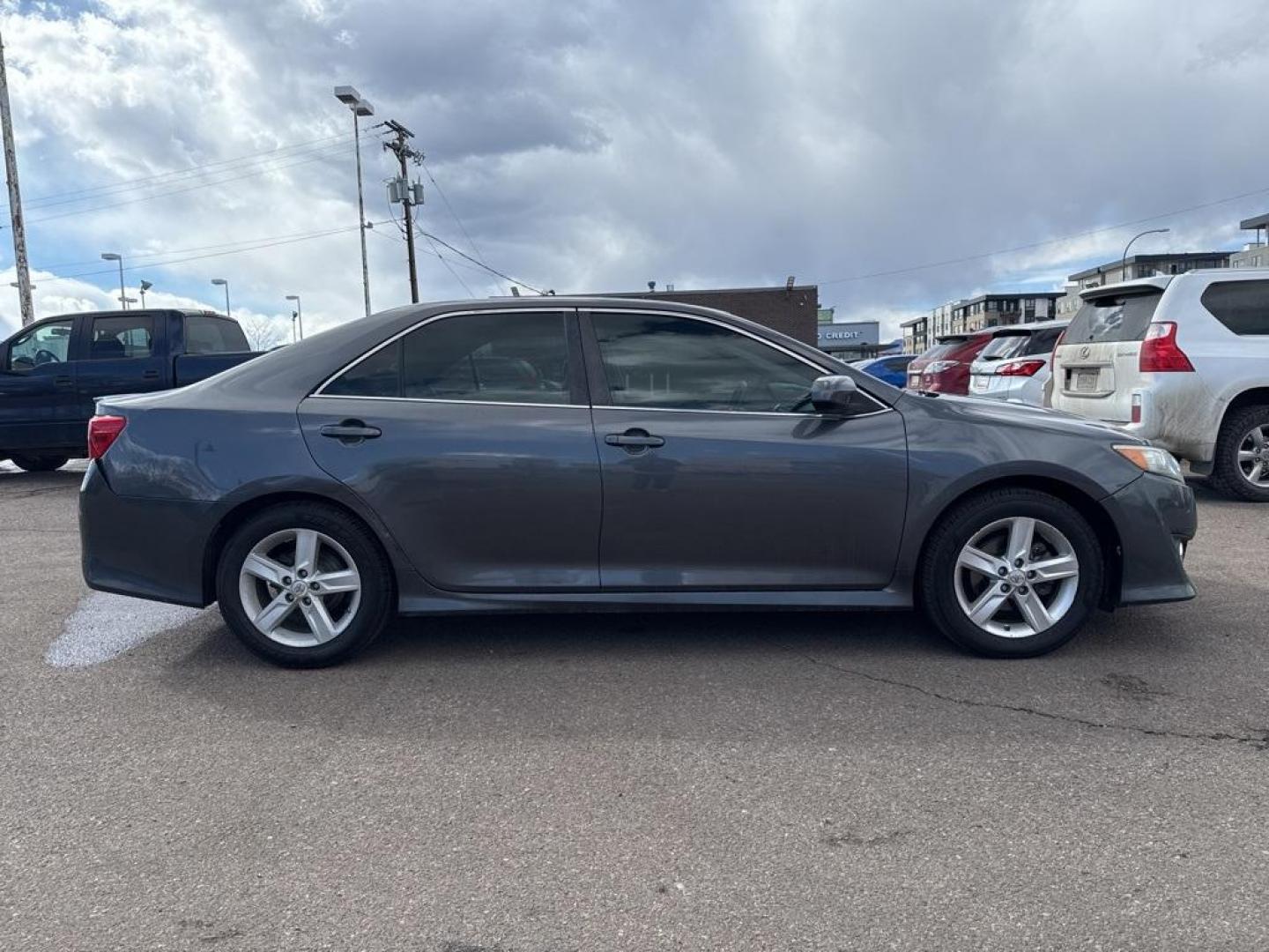 2012 GRAY Toyota Camry SE (4T1BF1FK6CU) with an 4 Cyl, 2.5L engine, Automatic transmission, located at 10890 W. Colfax Ave., Lakewood, CO, 80215, (303) 274-7692, 39.739914, -105.120132 - Discover the reliability and comfort of the 2012 Toyota Camry SE, a vehicle that seamlessly blends performance with practicality. This model features a robust 4-cylinder, 2.5L engine that delivers a smooth and efficient driving experience, perfectly suited for both city commutes and long highway jou - Photo#17