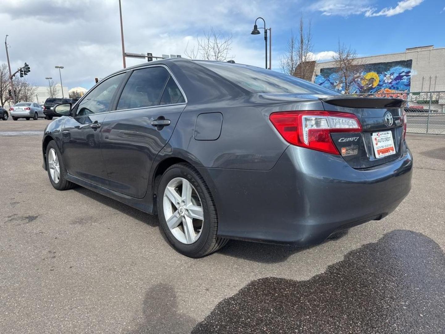 2012 GRAY Toyota Camry SE (4T1BF1FK6CU) with an 4 Cyl, 2.5L engine, Automatic transmission, located at 10890 W. Colfax Ave., Lakewood, CO, 80215, (303) 274-7692, 39.739914, -105.120132 - Discover the reliability and comfort of the 2012 Toyota Camry SE, a vehicle that seamlessly blends performance with practicality. This model features a robust 4-cylinder, 2.5L engine that delivers a smooth and efficient driving experience, perfectly suited for both city commutes and long highway jou - Photo#20