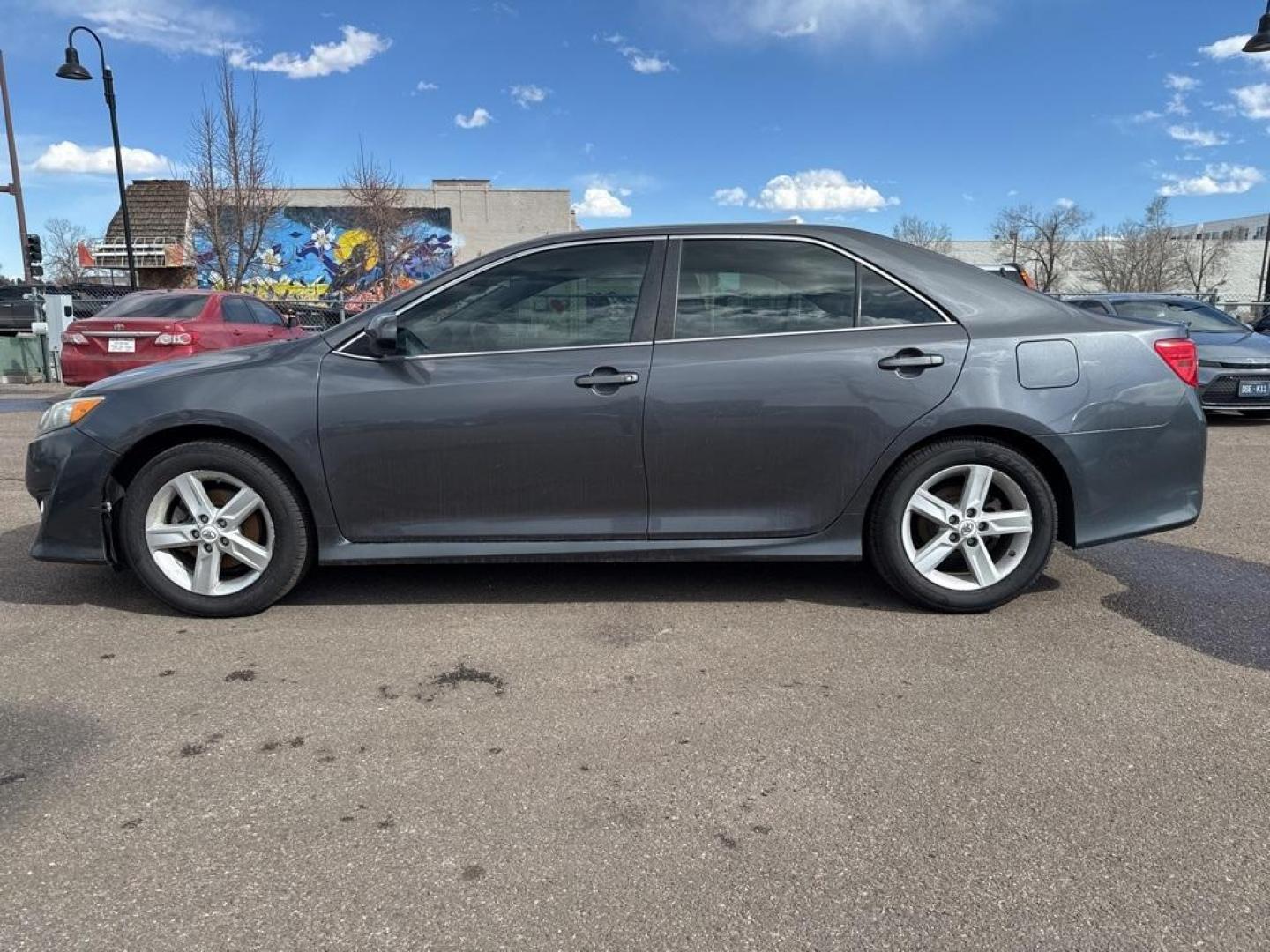 2012 GRAY Toyota Camry SE (4T1BF1FK6CU) with an 4 Cyl, 2.5L engine, Automatic transmission, located at 10890 W. Colfax Ave., Lakewood, CO, 80215, (303) 274-7692, 39.739914, -105.120132 - Discover the reliability and comfort of the 2012 Toyota Camry SE, a vehicle that seamlessly blends performance with practicality. This model features a robust 4-cylinder, 2.5L engine that delivers a smooth and efficient driving experience, perfectly suited for both city commutes and long highway jou - Photo#21