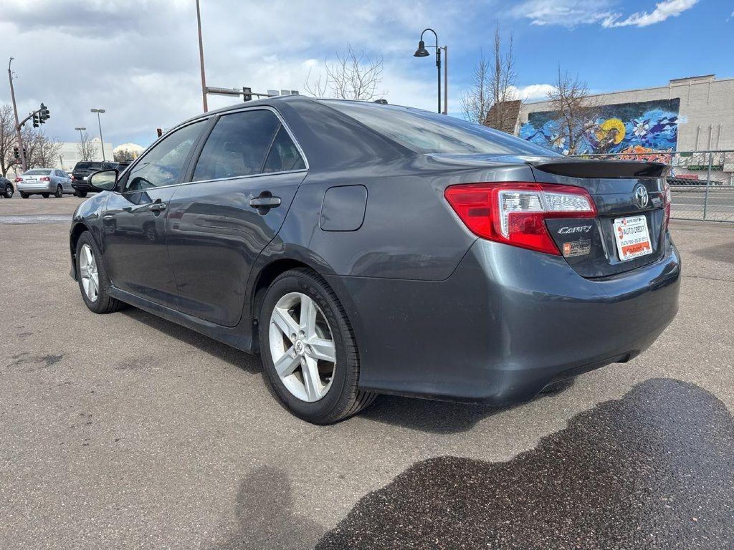 2012 GRAY Toyota Camry SE (4T1BF1FK6CU) with an 4 Cyl, 2.5L engine, Automatic transmission, located at 10890 W. Colfax Ave., Lakewood, CO, 80215, (303) 274-7692, 39.739914, -105.120132 - Discover the reliability and comfort of the 2012 Toyota Camry SE, a vehicle that seamlessly blends performance with practicality. This model features a robust 4-cylinder, 2.5L engine that delivers a smooth and efficient driving experience, perfectly suited for both city commutes and long highway jou - Photo#4