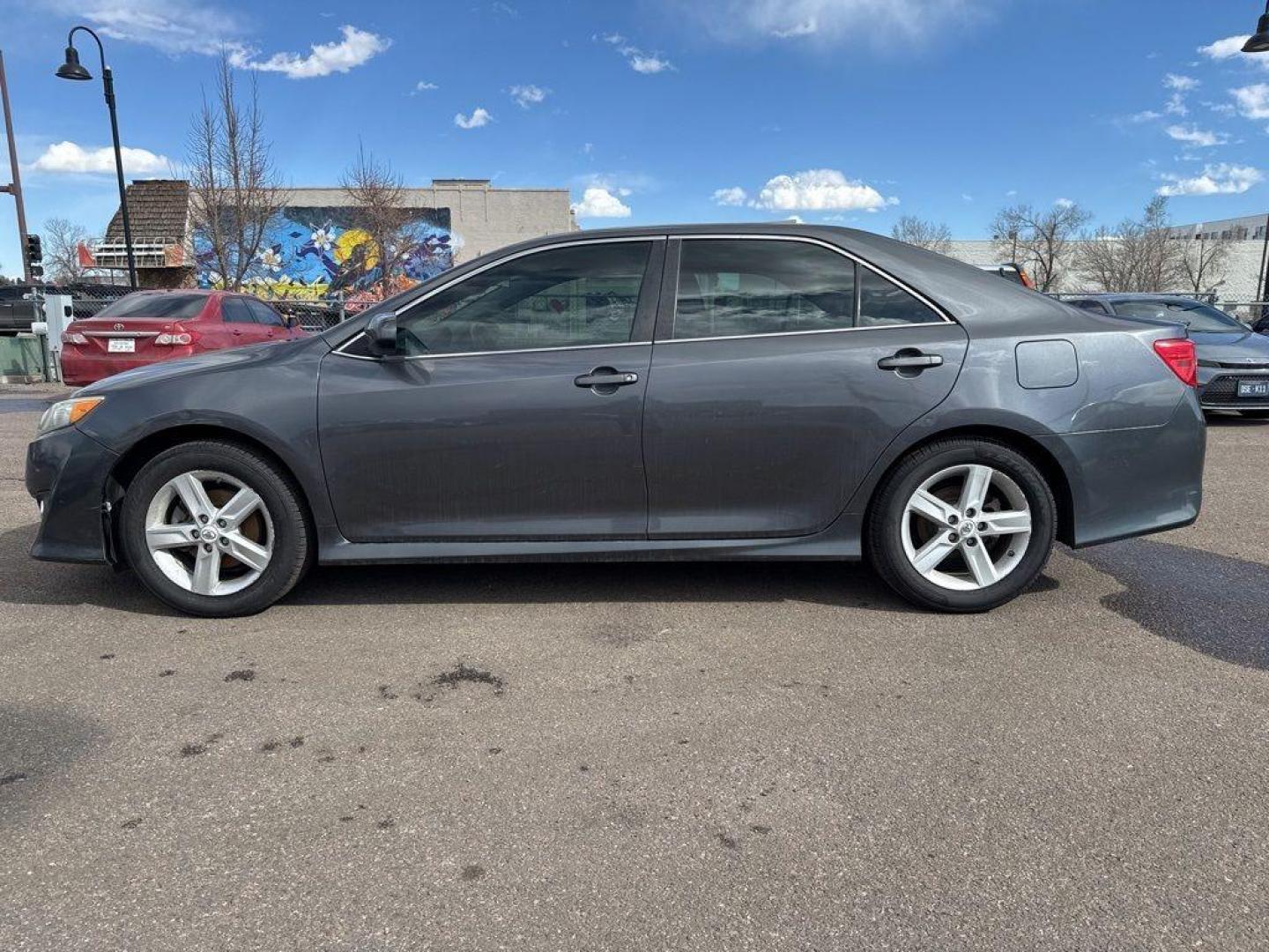 2012 GRAY Toyota Camry SE (4T1BF1FK6CU) with an 4 Cyl, 2.5L engine, Automatic transmission, located at 10890 W. Colfax Ave., Lakewood, CO, 80215, (303) 274-7692, 39.739914, -105.120132 - Discover the reliability and comfort of the 2012 Toyota Camry SE, a vehicle that seamlessly blends performance with practicality. This model features a robust 4-cylinder, 2.5L engine that delivers a smooth and efficient driving experience, perfectly suited for both city commutes and long highway jou - Photo#5