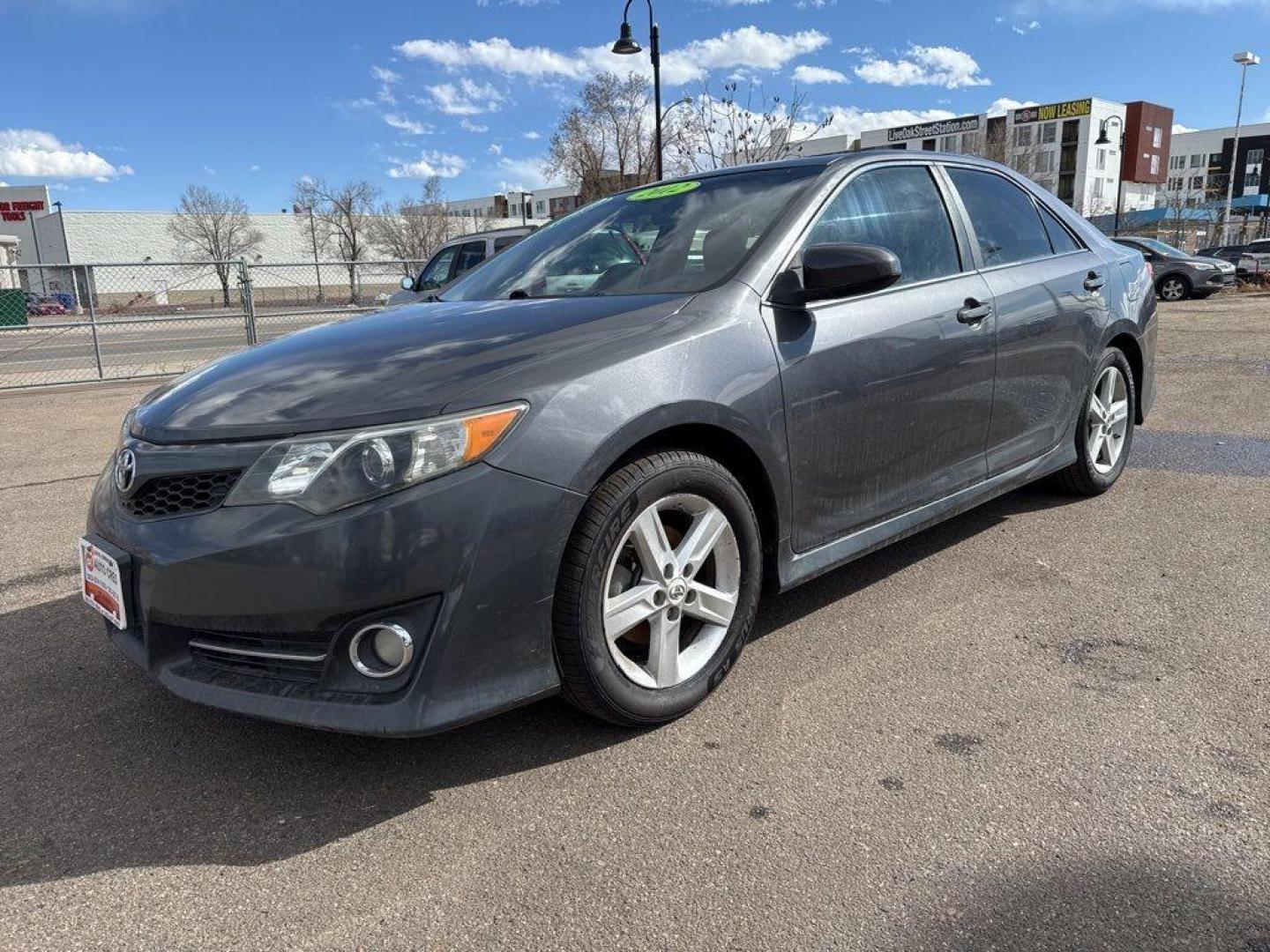 2012 GRAY Toyota Camry SE (4T1BF1FK6CU) with an 4 Cyl, 2.5L engine, Automatic transmission, located at 10890 W. Colfax Ave., Lakewood, CO, 80215, (303) 274-7692, 39.739914, -105.120132 - Discover the reliability and comfort of the 2012 Toyota Camry SE, a vehicle that seamlessly blends performance with practicality. This model features a robust 4-cylinder, 2.5L engine that delivers a smooth and efficient driving experience, perfectly suited for both city commutes and long highway jou - Photo#6