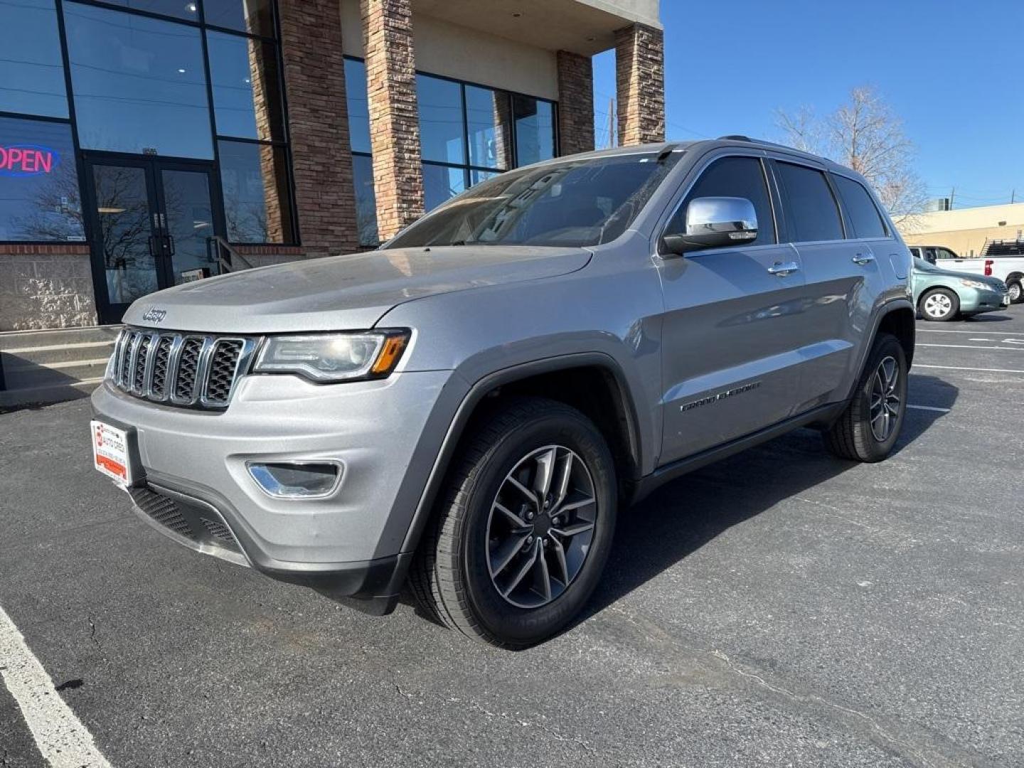 2019 Billet Silver Metallic Clearcoat /Black Jeep Grand Cherokee Limited (1C4RJFBG4KC) with an 3.6L V6 24V VVT engine, Automatic transmission, located at 10890 W. Colfax Ave., Lakewood, CO, 80215, (303) 274-7692, 39.739914, -105.120132 - 2019 Jeep Grand Cherokee Limited 4WD and fully loaded. <br><br>All Cars Have Clean Titles And Are Serviced Before Sale., Clean Carfax, No Accident, Apple/Android Car Play, New Tires, Blind Spot Monitoring, Backup Camera, Leather, Heated and Ventilated Seats, Heated rear Seats, Power Seats, Non Smoke - Photo#0