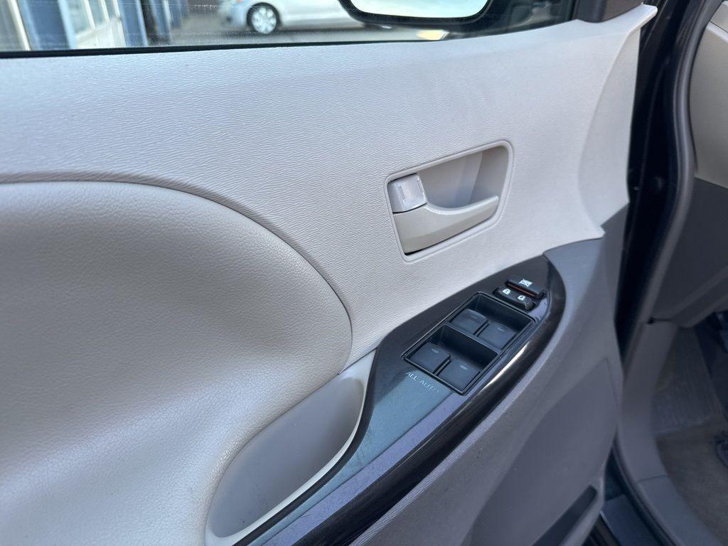 2012 BLACK Toyota Sienna LE FWD 8-PASSENGER V (5TDKK3DC0CS) with an V6, 3.5L engine, Automatic transmission, located at 10890 W. Colfax Ave., Lakewood, CO, 80215, (303) 274-7692, 39.739914, -105.120132 - Discover the perfect blend of comfort, versatility, and reliability with this 2012 Toyota Sienna LE FWD 8-Passenger Van. Designed to accommodate the needs of families and adventurers alike, this vehicle offers ample space without compromising on performance. <br><br>Under the hood, you'll find a rob - Photo#22