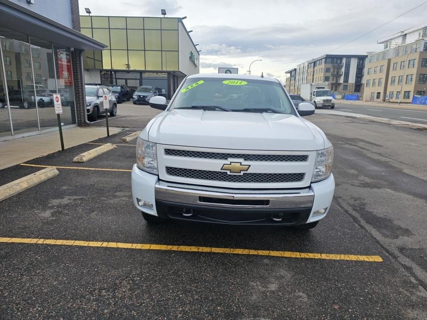 2011 WHITE Chevrolet Silverado LT (3GCPKSE31BG) with an V8, 5.3L engine, Automatic transmission, located at 10890 W. Colfax Ave., Lakewood, CO, 80215, (303) 274-7692, 39.739914, -105.120132 - Discover the robust performance and enduring reliability of the 2011 Chevrolet Silverado 1500 LT, now available with 4WD and a powerful V8, 5.3L engine. This meticulously maintained pickup boasts a CARFAX 1-Owner history, underscoring its dependable and well-cared-for nature, further accentuated by - Photo#12