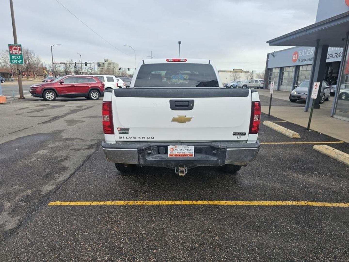 2011 WHITE Chevrolet Silverado LT (3GCPKSE31BG) with an V8, 5.3L engine, Automatic transmission, located at 10890 W. Colfax Ave., Lakewood, CO, 80215, (303) 274-7692, 39.739914, -105.120132 - Discover the robust performance and enduring reliability of the 2011 Chevrolet Silverado 1500 LT, now available with 4WD and a powerful V8, 5.3L engine. This meticulously maintained pickup boasts a CARFAX 1-Owner history, underscoring its dependable and well-cared-for nature, further accentuated by - Photo#16