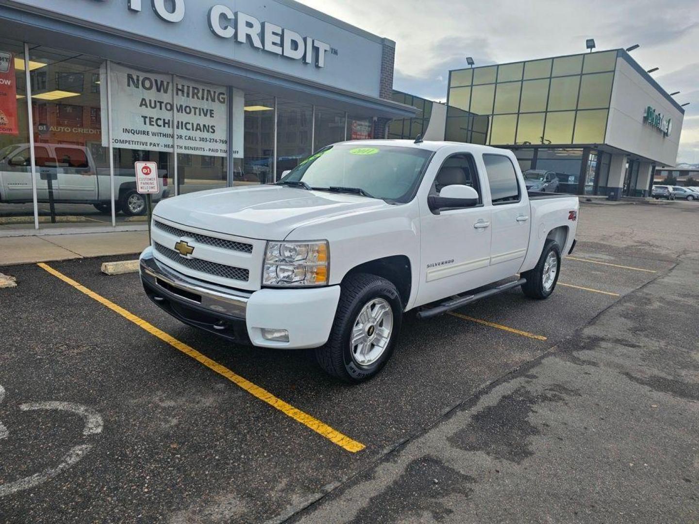 2011 WHITE Chevrolet Silverado LT (3GCPKSE31BG) with an V8, 5.3L engine, Automatic transmission, located at 10890 W. Colfax Ave., Lakewood, CO, 80215, (303) 274-7692, 39.739914, -105.120132 - Discover the robust performance and enduring reliability of the 2011 Chevrolet Silverado 1500 LT, now available with 4WD and a powerful V8, 5.3L engine. This meticulously maintained pickup boasts a CARFAX 1-Owner history, underscoring its dependable and well-cared-for nature, further accentuated by - Photo#1