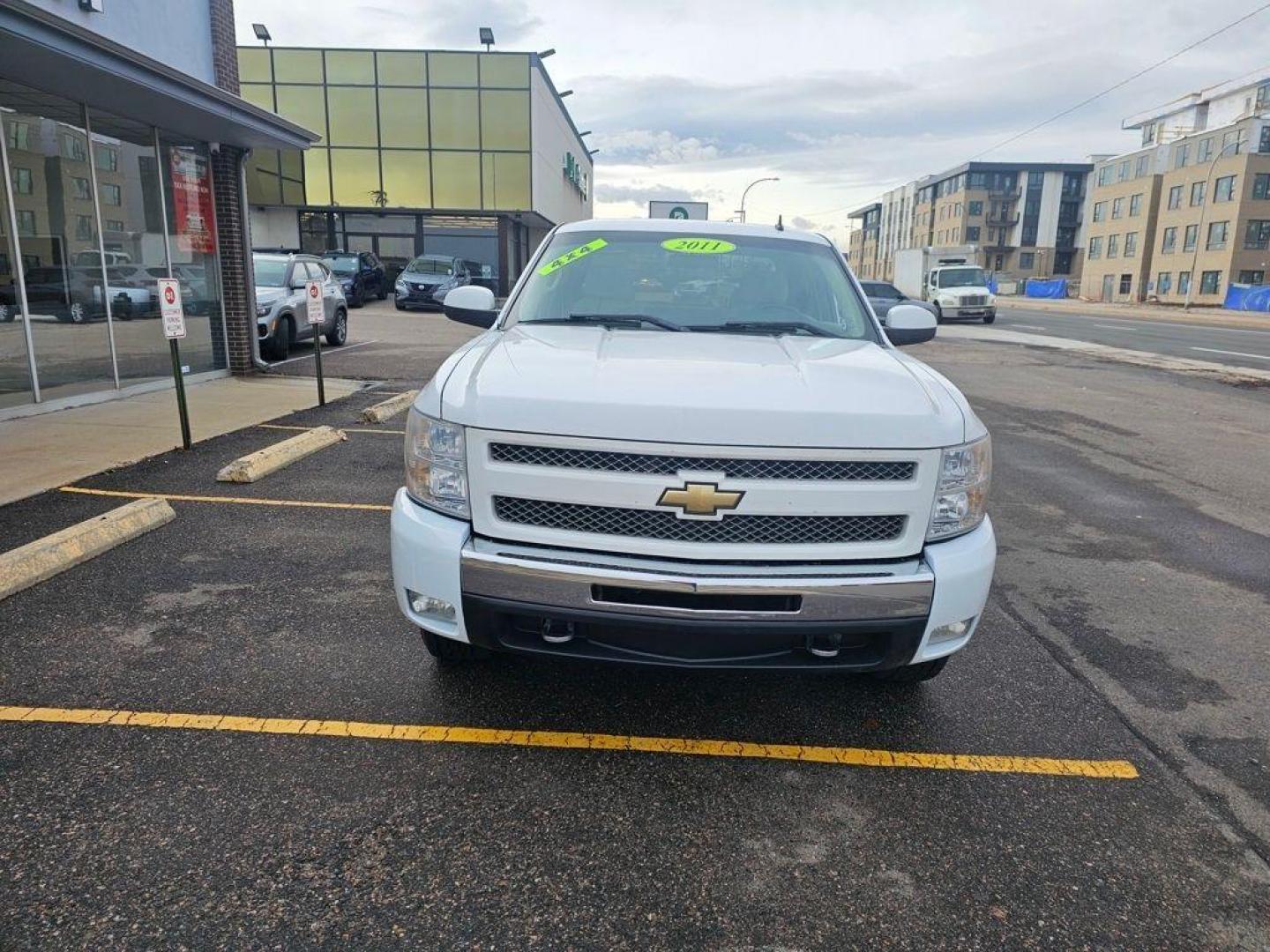 2011 WHITE Chevrolet Silverado LT (3GCPKSE31BG) with an V8, 5.3L engine, Automatic transmission, located at 10890 W. Colfax Ave., Lakewood, CO, 80215, (303) 274-7692, 39.739914, -105.120132 - Discover the robust performance and enduring reliability of the 2011 Chevrolet Silverado 1500 LT, now available with 4WD and a powerful V8, 5.3L engine. This meticulously maintained pickup boasts a CARFAX 1-Owner history, underscoring its dependable and well-cared-for nature, further accentuated by - Photo#2