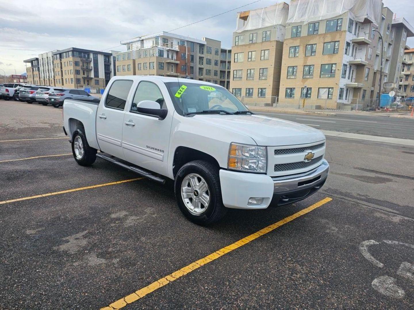2011 WHITE Chevrolet Silverado LT (3GCPKSE31BG) with an V8, 5.3L engine, Automatic transmission, located at 10890 W. Colfax Ave., Lakewood, CO, 80215, (303) 274-7692, 39.739914, -105.120132 - Discover the robust performance and enduring reliability of the 2011 Chevrolet Silverado 1500 LT, now available with 4WD and a powerful V8, 5.3L engine. This meticulously maintained pickup boasts a CARFAX 1-Owner history, underscoring its dependable and well-cared-for nature, further accentuated by - Photo#3