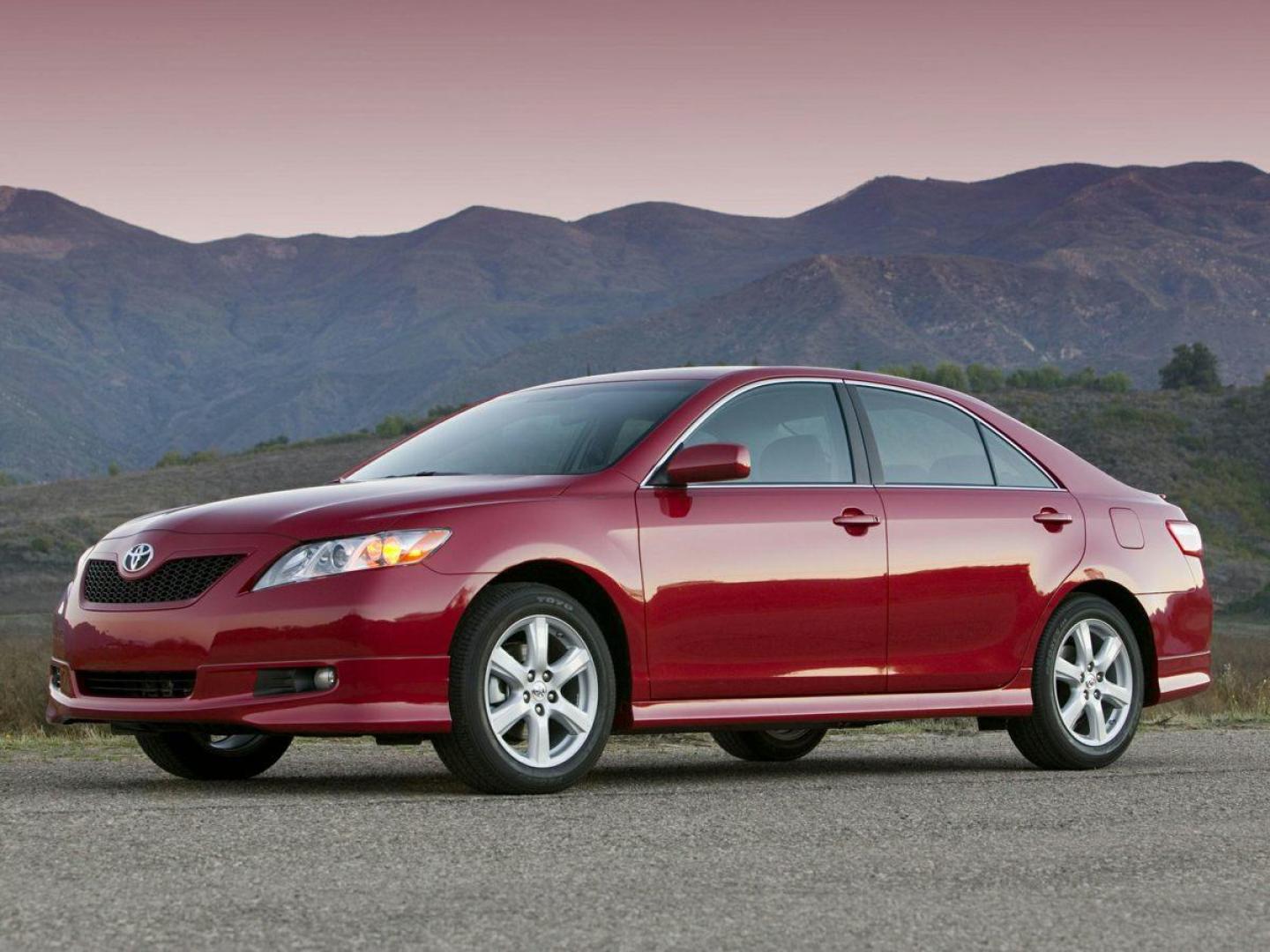 2007 Titanium Metallic Toyota Camry Base CE (4T1BE46K67U) with an 2.4L I4 SMPI DOHC engine, Automatic transmission, located at 10890 W. Colfax Ave., Lakewood, CO, 80215, (303) 274-7692, 39.739914, -105.120132 - 2007 Toyota Camry FWD Cloth.<br><br>D1 Auto NEVER charges dealer fees! All cars have clean titles and have been inspected for mechanical issues. We have financing for everyone. Good credit, bad credit, first time buyers.<br>Clean CARFAX.<br>Please call Lakewood Location 303-274-7692 or Thornton 303- - Photo#0