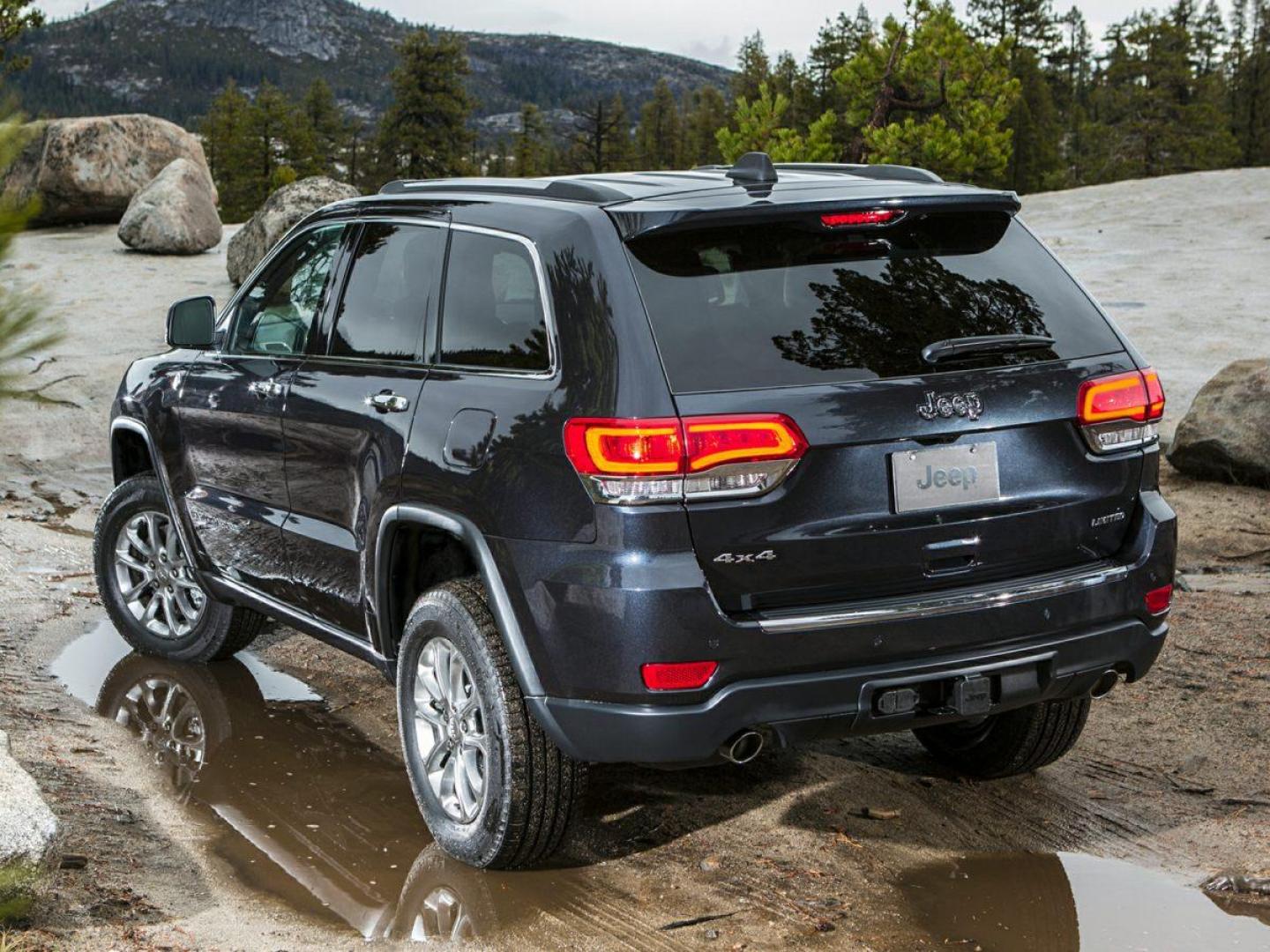 2014 Billet Silver Metallic Clearcoat /Black Jeep Grand Cherokee Limited (1C4RJFBG4EC) with an 3.6L V6 Flex Fuel 24V VVT engine, Automatic transmission, located at 10890 W. Colfax Ave., Lakewood, CO, 80215, (303) 274-7692, 39.739914, -105.120132 - 2014 Jeep Grand Cherokee 4WD 4WD.<br><br>D1 Auto NEVER charges dealer fees! All cars have clean titles and have been inspected for mechanical issues. We have financing for everyone. Good credit, bad credit, first time buyers.<br>Clean CARFAX. Odometer is 14317 miles below market average!<br>Please c - Photo#0