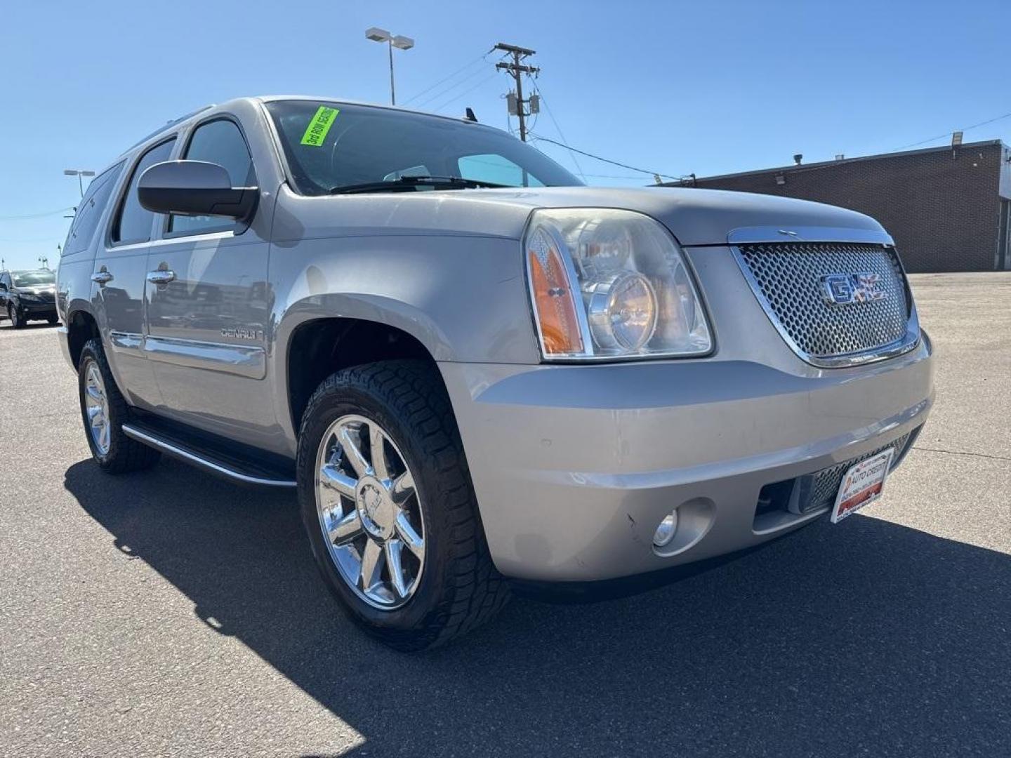 2007 Silver Birch Metallic /Ebony GMC Yukon Denali (1GKFK63887J) with an Vortec 6.2L V8 SFI VVT engine, Automatic transmission, located at 10890 W. Colfax Ave., Lakewood, CO, 80215, (303) 274-7692, 39.739914, -105.120132 - 2007 GMC Yukon AWD AWD.<br><br>D1 Auto NEVER charges dealer fees! All cars have clean titles and have been inspected for mechanical issues. We have financing for everyone. Good credit, bad credit, first time buyers.<br>Clean CARFAX.<br>Please call Lakewood Location 303-274-7692 or Thornton 303-287-5 - Photo#2