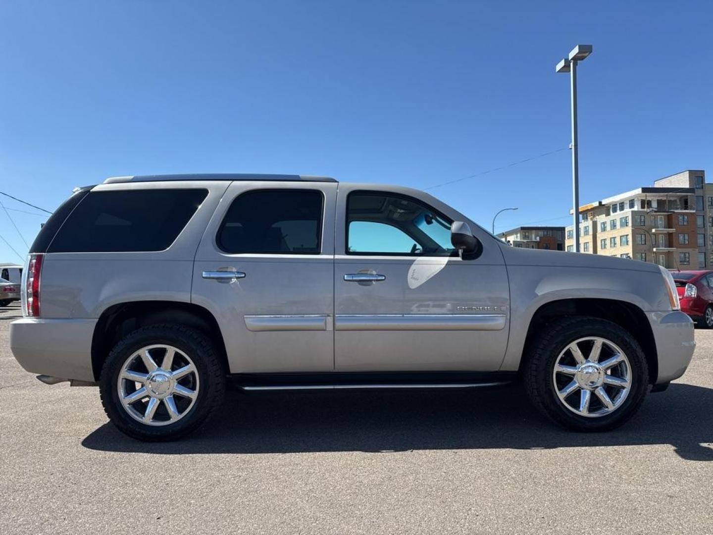 2007 Silver Birch Metallic /Ebony GMC Yukon Denali (1GKFK63887J) with an Vortec 6.2L V8 SFI VVT engine, Automatic transmission, located at 10890 W. Colfax Ave., Lakewood, CO, 80215, (303) 274-7692, 39.739914, -105.120132 - 2007 GMC Yukon AWD AWD.<br><br>D1 Auto NEVER charges dealer fees! All cars have clean titles and have been inspected for mechanical issues. We have financing for everyone. Good credit, bad credit, first time buyers.<br>Clean CARFAX.<br>Please call Lakewood Location 303-274-7692 or Thornton 303-287-5 - Photo#3