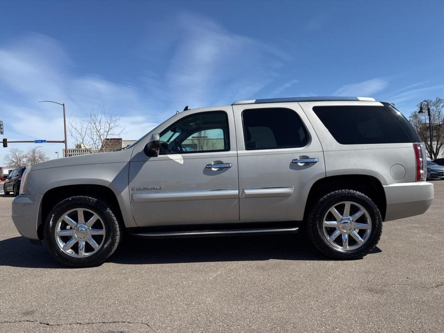 2007 Silver Birch Metallic /Ebony GMC Yukon Denali (1GKFK63887J) with an Vortec 6.2L V8 SFI VVT engine, Automatic transmission, located at 10890 W. Colfax Ave., Lakewood, CO, 80215, (303) 274-7692, 39.739914, -105.120132 - 2007 GMC Yukon AWD AWD.<br><br>D1 Auto NEVER charges dealer fees! All cars have clean titles and have been inspected for mechanical issues. We have financing for everyone. Good credit, bad credit, first time buyers.<br>Clean CARFAX.<br>Please call Lakewood Location 303-274-7692 or Thornton 303-287-5 - Photo#7