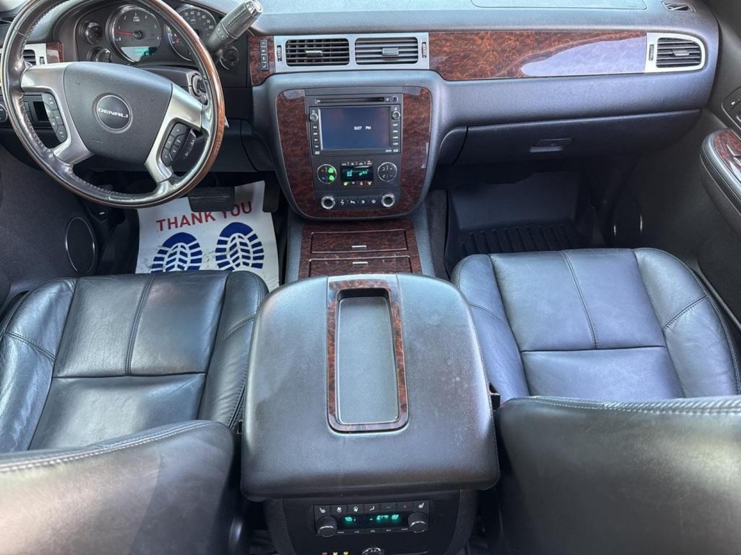 2007 Silver Birch Metallic /Ebony GMC Yukon Denali (1GKFK63887J) with an Vortec 6.2L V8 SFI VVT engine, Automatic transmission, located at 10890 W. Colfax Ave., Lakewood, CO, 80215, (303) 274-7692, 39.739914, -105.120132 - 2007 GMC Yukon AWD AWD.<br><br>D1 Auto NEVER charges dealer fees! All cars have clean titles and have been inspected for mechanical issues. We have financing for everyone. Good credit, bad credit, first time buyers.<br>Clean CARFAX.<br>Please call Lakewood Location 303-274-7692 or Thornton 303-287-5 - Photo#8