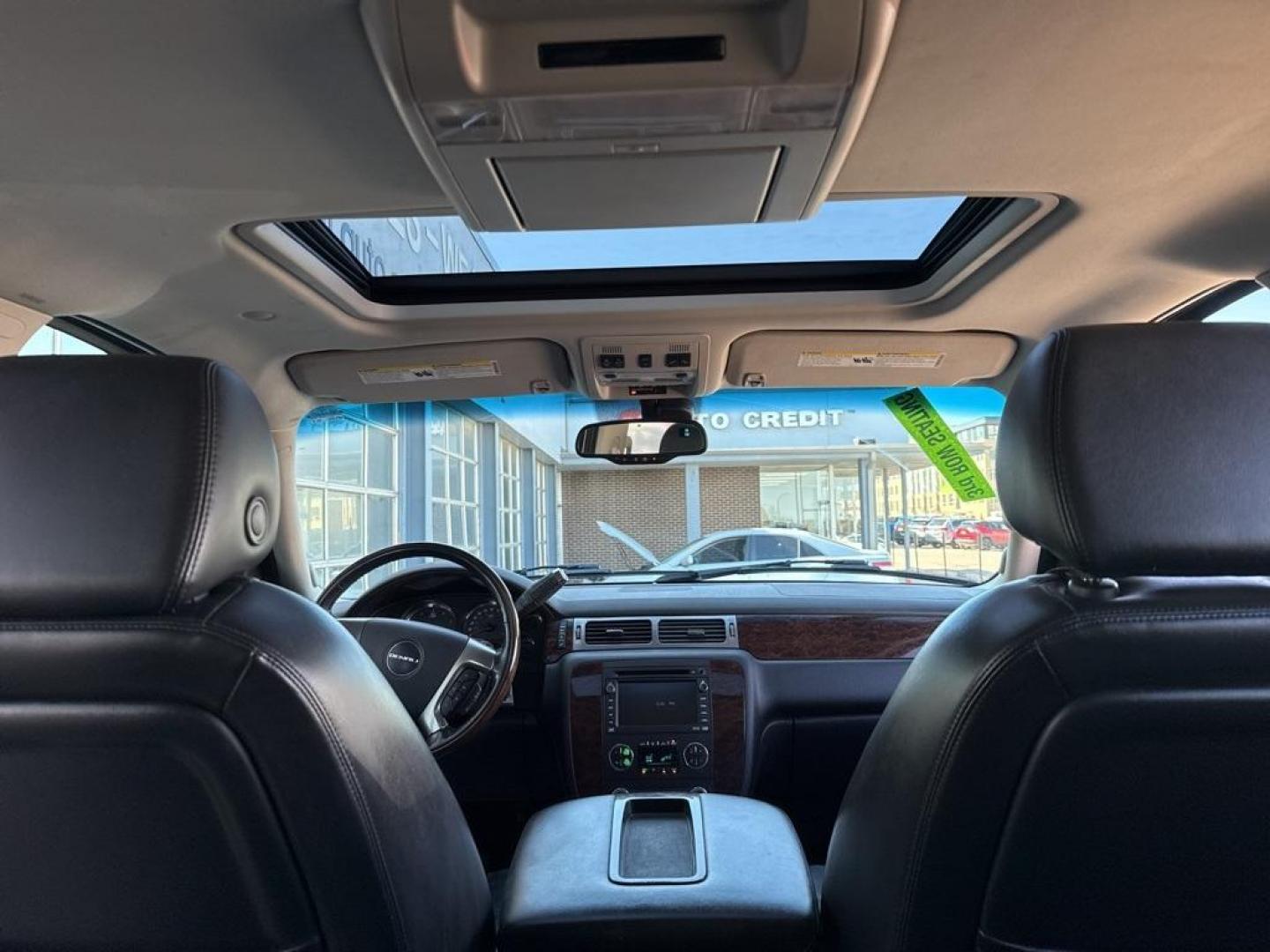 2007 Silver Birch Metallic /Ebony GMC Yukon Denali (1GKFK63887J) with an Vortec 6.2L V8 SFI VVT engine, Automatic transmission, located at 10890 W. Colfax Ave., Lakewood, CO, 80215, (303) 274-7692, 39.739914, -105.120132 - 2007 GMC Yukon AWD AWD.<br><br>D1 Auto NEVER charges dealer fees! All cars have clean titles and have been inspected for mechanical issues. We have financing for everyone. Good credit, bad credit, first time buyers.<br>Clean CARFAX.<br>Please call Lakewood Location 303-274-7692 or Thornton 303-287-5 - Photo#9
