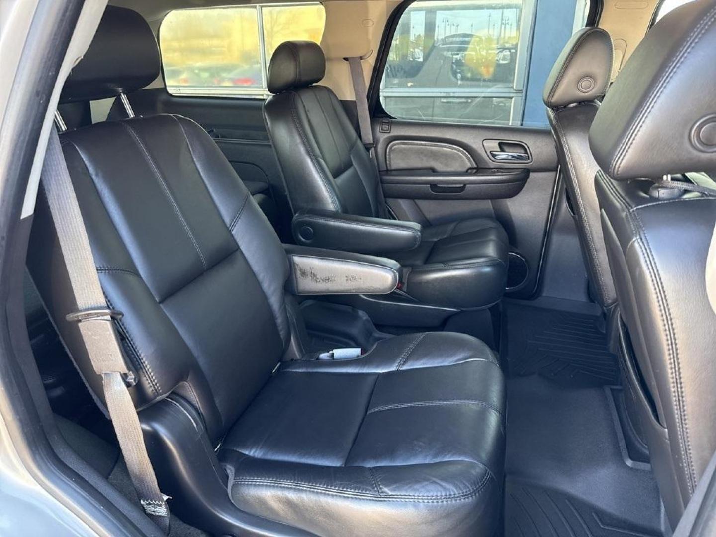 2007 Silver Birch Metallic /Ebony GMC Yukon Denali (1GKFK63887J) with an Vortec 6.2L V8 SFI VVT engine, Automatic transmission, located at 10890 W. Colfax Ave., Lakewood, CO, 80215, (303) 274-7692, 39.739914, -105.120132 - 2007 GMC Yukon AWD AWD.<br><br>D1 Auto NEVER charges dealer fees! All cars have clean titles and have been inspected for mechanical issues. We have financing for everyone. Good credit, bad credit, first time buyers.<br>Clean CARFAX.<br>Please call Lakewood Location 303-274-7692 or Thornton 303-287-5 - Photo#12