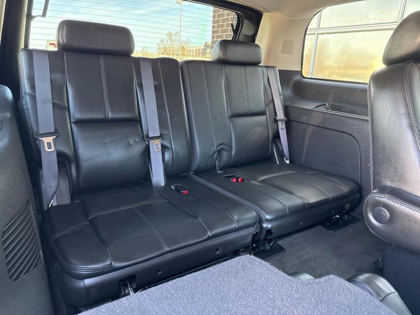 2007 Silver Birch Metallic /Ebony GMC Yukon Denali (1GKFK63887J) with an Vortec 6.2L V8 SFI VVT engine, Automatic transmission, located at 10890 W. Colfax Ave., Lakewood, CO, 80215, (303) 274-7692, 39.739914, -105.120132 - 2007 GMC Yukon AWD AWD.<br><br>D1 Auto NEVER charges dealer fees! All cars have clean titles and have been inspected for mechanical issues. We have financing for everyone. Good credit, bad credit, first time buyers.<br>Clean CARFAX.<br>Please call Lakewood Location 303-274-7692 or Thornton 303-287-5 - Photo#13