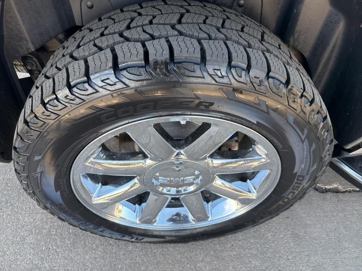 2007 Silver Birch Metallic /Ebony GMC Yukon Denali (1GKFK63887J) with an Vortec 6.2L V8 SFI VVT engine, Automatic transmission, located at 10890 W. Colfax Ave., Lakewood, CO, 80215, (303) 274-7692, 39.739914, -105.120132 - 2007 GMC Yukon AWD AWD.<br><br>D1 Auto NEVER charges dealer fees! All cars have clean titles and have been inspected for mechanical issues. We have financing for everyone. Good credit, bad credit, first time buyers.<br>Clean CARFAX.<br>Please call Lakewood Location 303-274-7692 or Thornton 303-287-5 - Photo#24