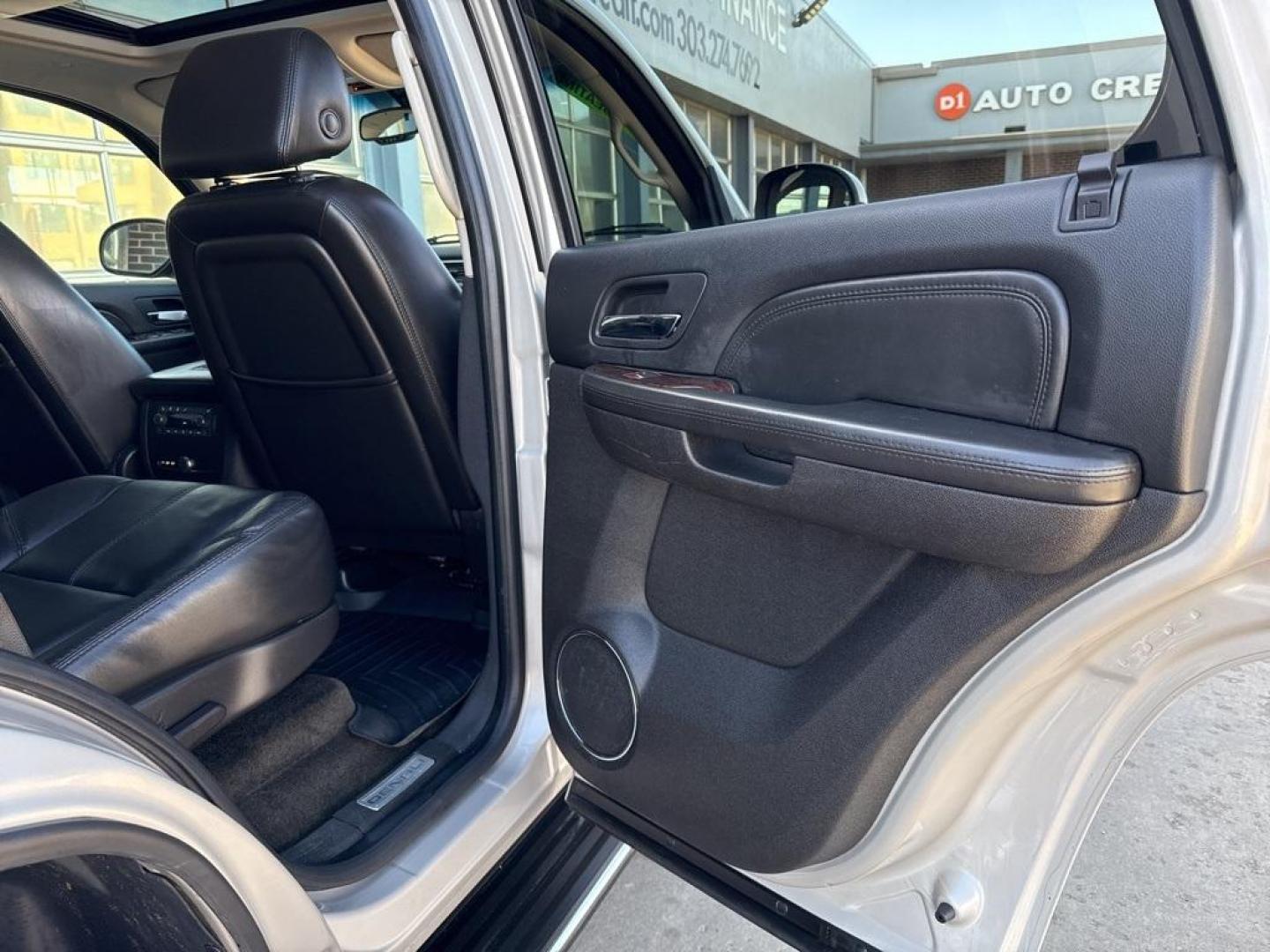 2007 Silver Birch Metallic /Ebony GMC Yukon Denali (1GKFK63887J) with an Vortec 6.2L V8 SFI VVT engine, Automatic transmission, located at 10890 W. Colfax Ave., Lakewood, CO, 80215, (303) 274-7692, 39.739914, -105.120132 - 2007 GMC Yukon AWD AWD.<br><br>D1 Auto NEVER charges dealer fees! All cars have clean titles and have been inspected for mechanical issues. We have financing for everyone. Good credit, bad credit, first time buyers.<br>Clean CARFAX.<br>Please call Lakewood Location 303-274-7692 or Thornton 303-287-5 - Photo#27