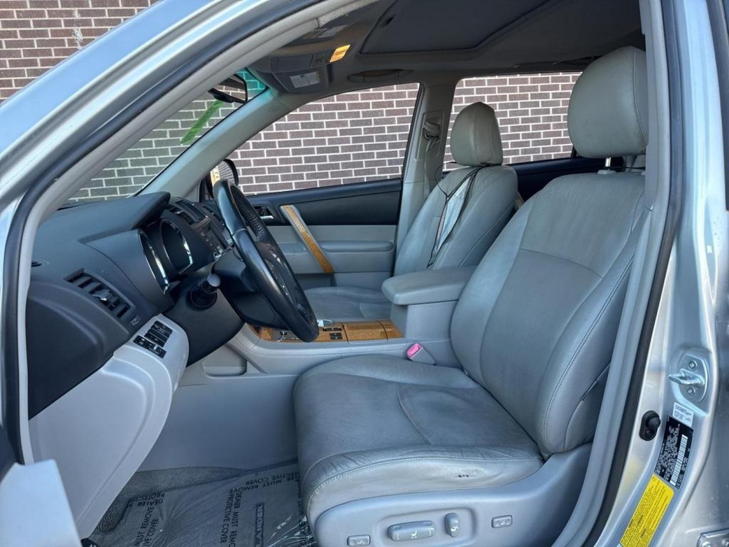 2008 Classic Silver Metallic /Ash Toyota Highlander Hybrid Limited (JTEEW44A382) with an 3.3L V6 MPI DOHC engine, CVT transmission, located at 10890 W. Colfax Ave., Lakewood, CO, 80215, (303) 274-7692, 39.739914, -105.120132 - 2008 Toyota Highlander Hybrid AWD 3.3L V6 MPI DOHC.<br><br>D1 Auto NEVER charges dealer fees! All cars have clean titles and have been inspected for mechanical issues. We have financing for everyone. Good credit, bad credit, first time buyers.<br>Clean CARFAX.<br>Please call Lakewood Location 303-27 - Photo#14