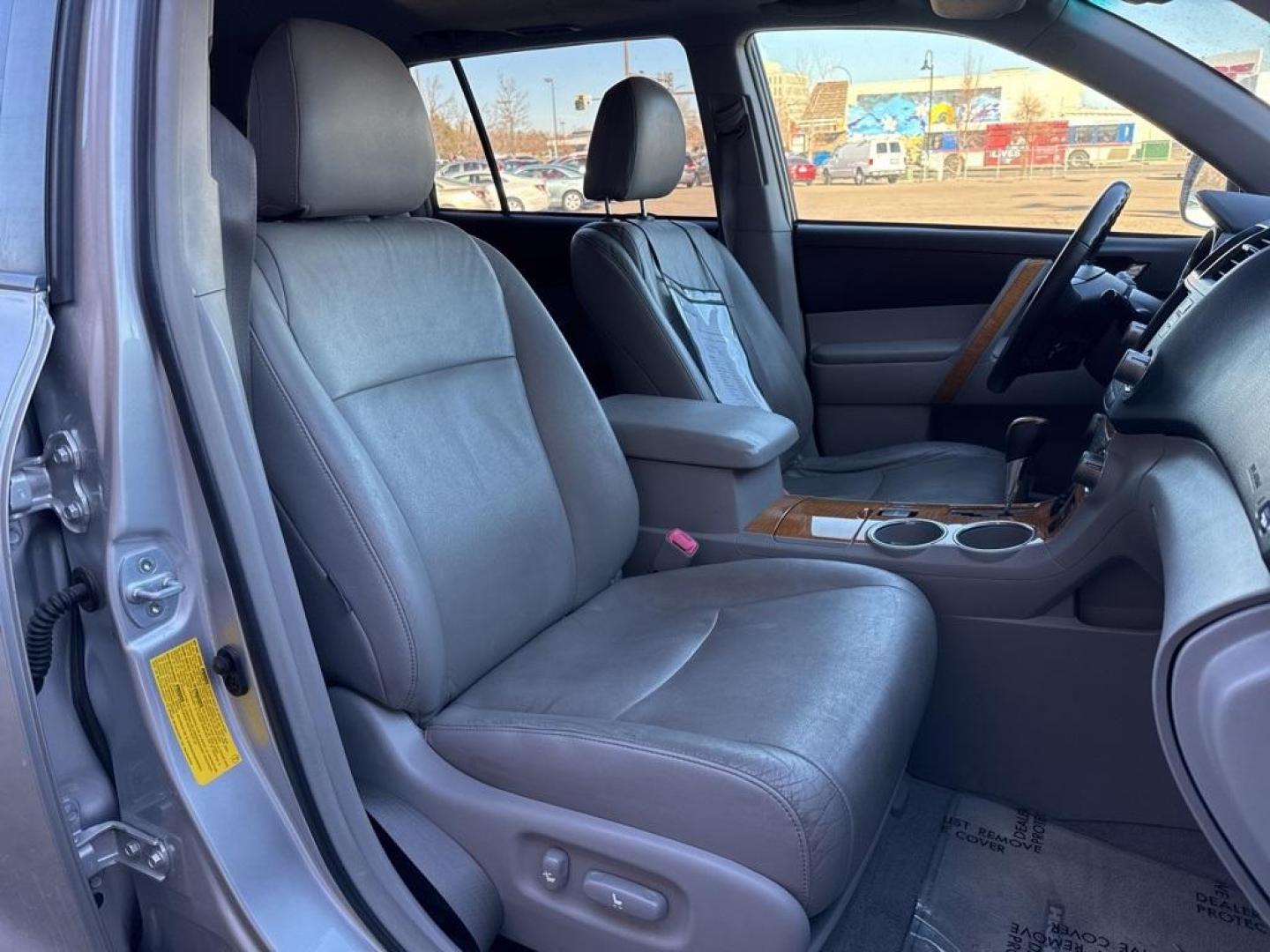 2008 Classic Silver Metallic /Ash Toyota Highlander Hybrid Limited (JTEEW44A382) with an 3.3L V6 MPI DOHC engine, CVT transmission, located at 10890 W. Colfax Ave., Lakewood, CO, 80215, (303) 274-7692, 39.739914, -105.120132 - 2008 Toyota Highlander Hybrid AWD 3.3L V6 MPI DOHC.<br><br>D1 Auto NEVER charges dealer fees! All cars have clean titles and have been inspected for mechanical issues. We have financing for everyone. Good credit, bad credit, first time buyers.<br>Clean CARFAX.<br>Please call Lakewood Location 303-27 - Photo#15