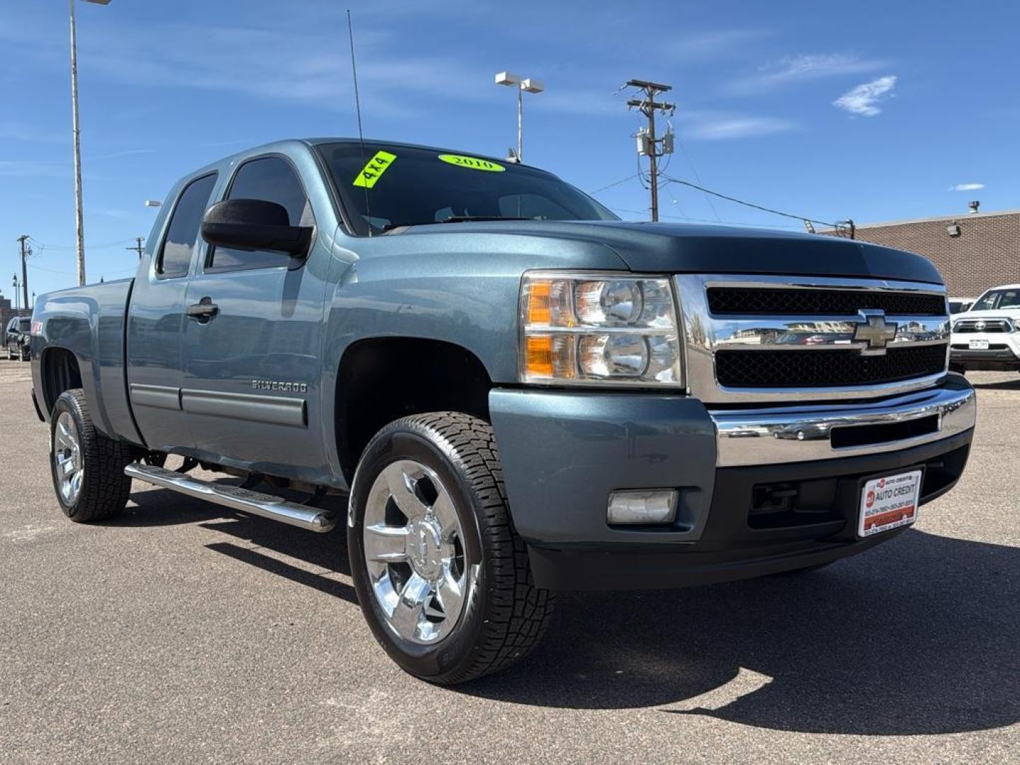 2010 BLUE Chevrolet Silverado LT (1GCSKSE36AZ) with an V8, 5.3L engine, Automatic transmission, located at 10890 W. Colfax Ave., Lakewood, CO, 80215, (303) 274-7692, 39.739914, -105.120132 - Photo#2