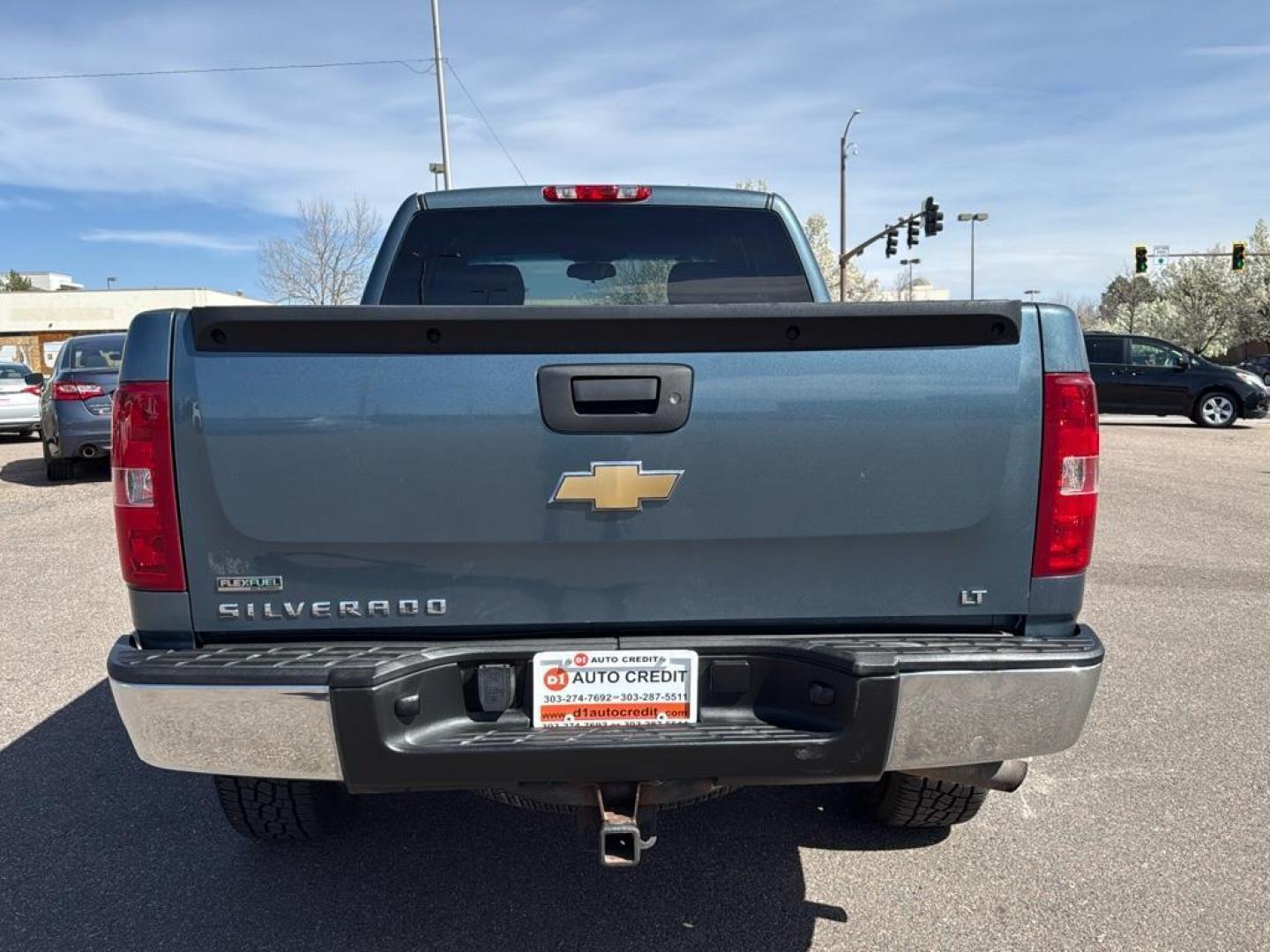 2010 BLUE Chevrolet Silverado LT (1GCSKSE36AZ) with an V8, 5.3L engine, Automatic transmission, located at 10890 W. Colfax Ave., Lakewood, CO, 80215, (303) 274-7692, 39.739914, -105.120132 - Photo#5