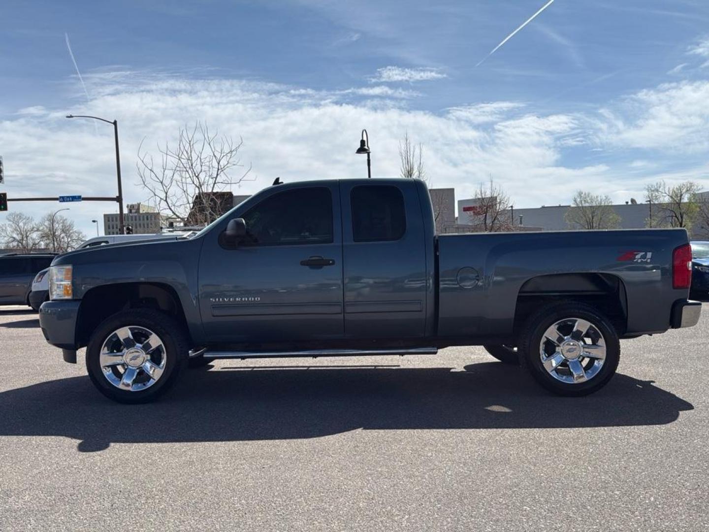 2010 BLUE Chevrolet Silverado LT (1GCSKSE36AZ) with an V8, 5.3L engine, Automatic transmission, located at 10890 W. Colfax Ave., Lakewood, CO, 80215, (303) 274-7692, 39.739914, -105.120132 - Photo#7