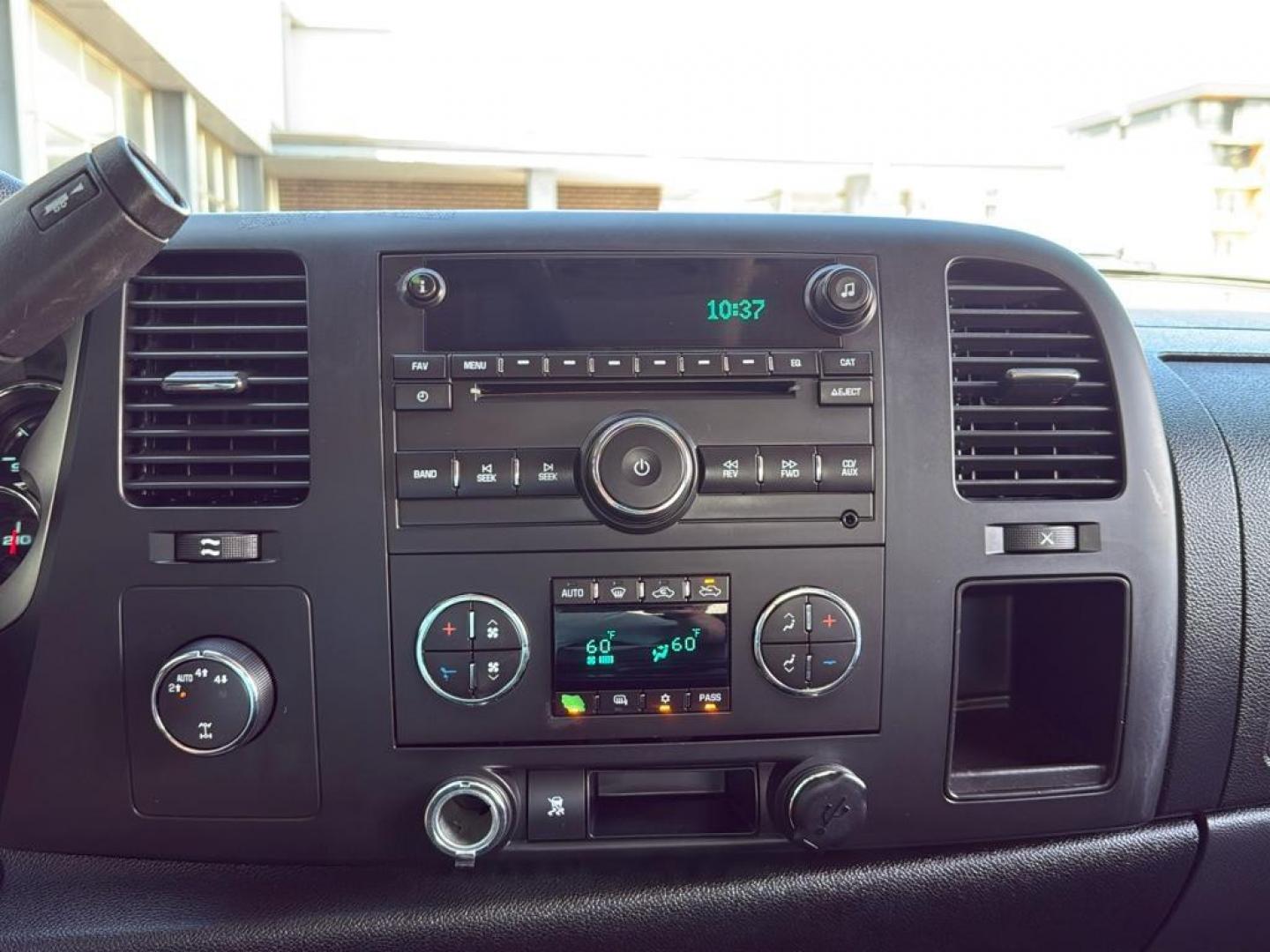 2010 BLUE Chevrolet Silverado LT (1GCSKSE36AZ) with an V8, 5.3L engine, Automatic transmission, located at 10890 W. Colfax Ave., Lakewood, CO, 80215, (303) 274-7692, 39.739914, -105.120132 - Photo#11