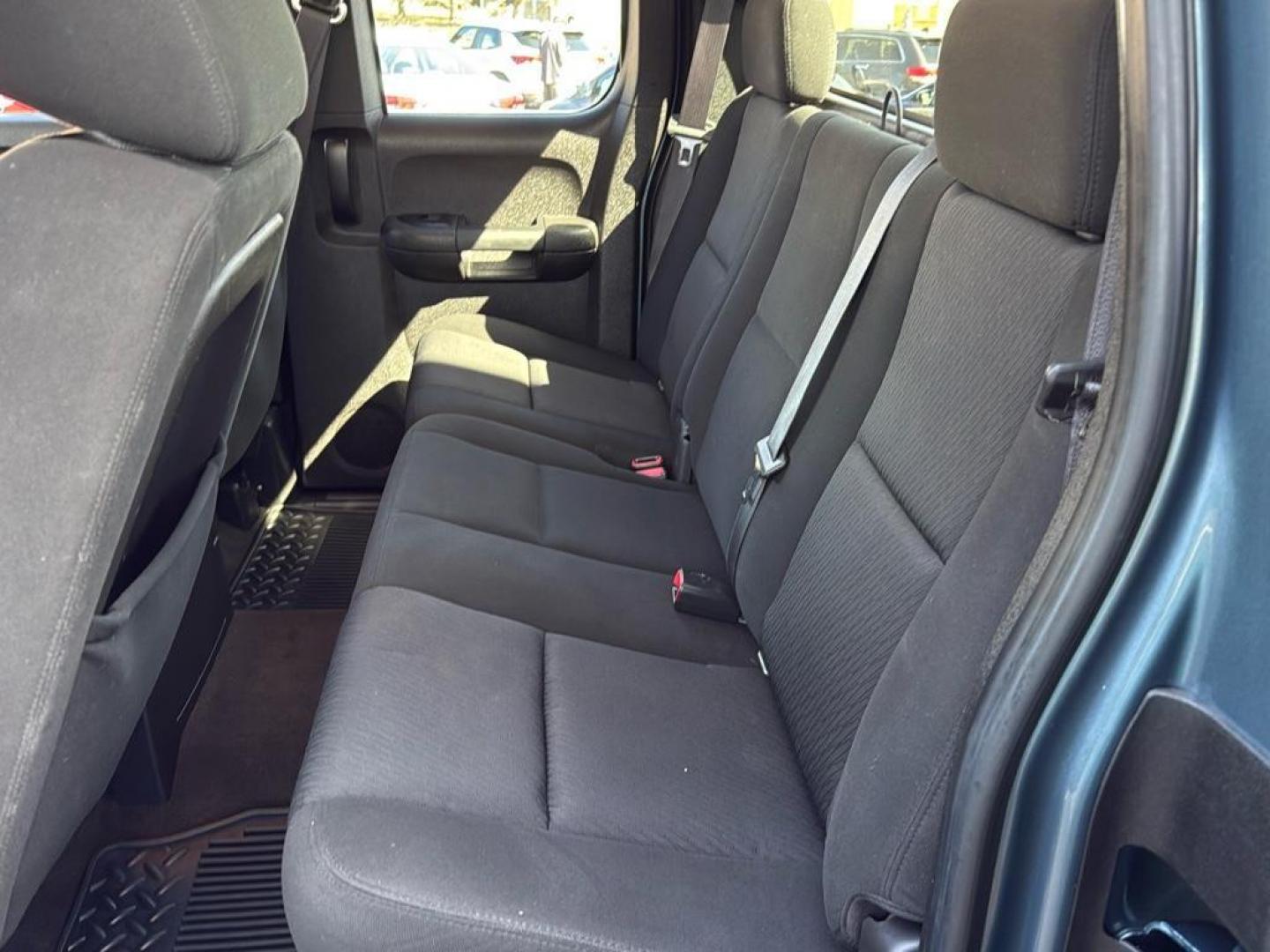 2010 BLUE Chevrolet Silverado LT (1GCSKSE36AZ) with an V8, 5.3L engine, Automatic transmission, located at 10890 W. Colfax Ave., Lakewood, CO, 80215, (303) 274-7692, 39.739914, -105.120132 - Photo#16