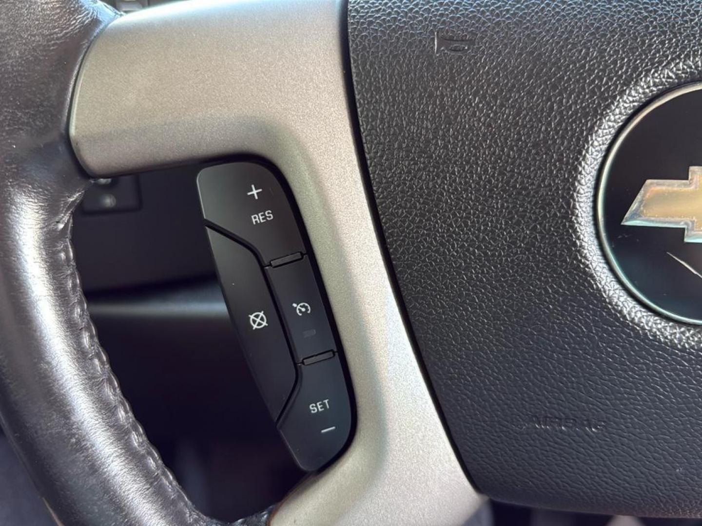 2010 BLUE Chevrolet Silverado LT (1GCSKSE36AZ) with an V8, 5.3L engine, Automatic transmission, located at 10890 W. Colfax Ave., Lakewood, CO, 80215, (303) 274-7692, 39.739914, -105.120132 - Photo#21