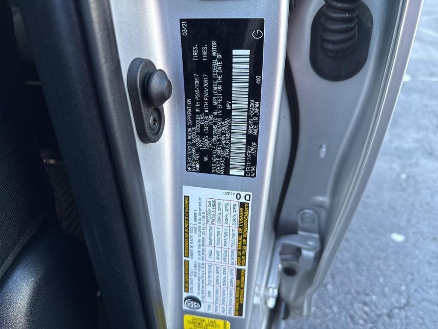 2021 Classic Silver Metallic /Gray Toyota 4Runner SR5 (JTEMU5JR1M5) with an 4.0L V6 SMPI DOHC engine, Automatic transmission, located at 10890 W. Colfax Ave., Lakewood, CO, 80215, (303) 274-7692, 39.739914, -105.120132 - 2021 Toyota 4Runner SR5 4WD With 3rd Row Seating!! No accidents and has a clean title. Well maintained and loaded with, Apple/ Android Carplay, backup camera, 3 rows of seating, power seat and more. <br><br> All Cars Have Clean Titles And Are Serviced Before Sale., Clean Carfax, No Accident, Apple/ - Photo#27