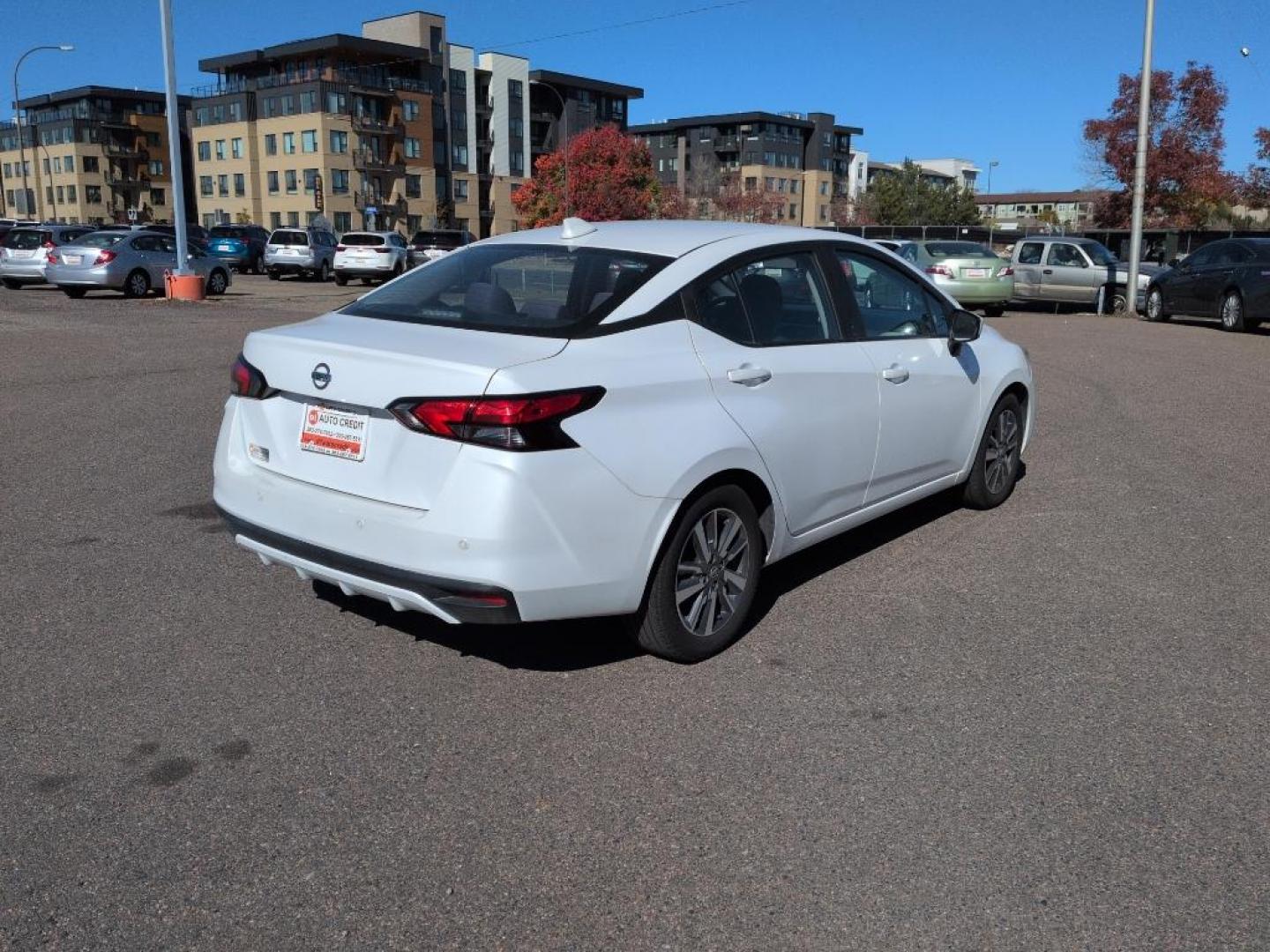 2022 WHITE /ACTUAL Nissan Versa SV (3N1CN8EV9NL) with an 4 Cyl, 1.6L engine, Automatic transmission, located at 10890 W. Colfax Ave., Lakewood, CO, 80215, (303) 274-7692, 39.739914, -105.120132 - Discover the perfect blend of style, efficiency, and reliability with this 2022 Nissan Versa SV. This compact sedan is ideal for those seeking an economical yet comfortable driving experience. Equipped with a 4-cylinder, 1.6L engine and front-wheel drive, this vehicle ensures a smooth, responsive ri - Photo#4