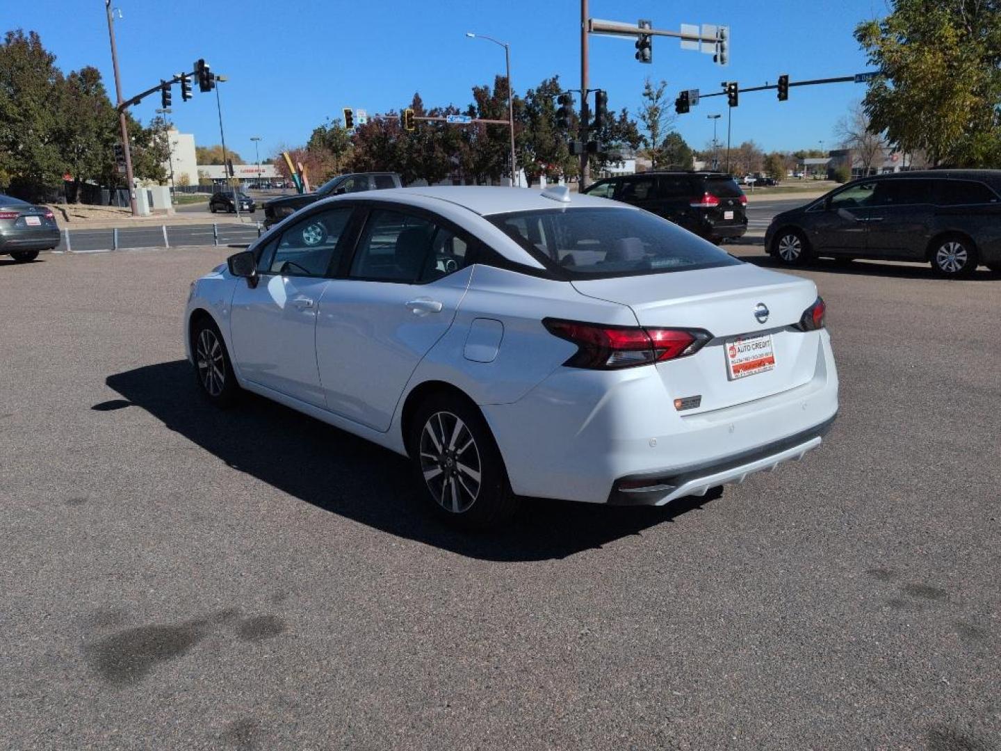 2022 WHITE /ACTUAL Nissan Versa SV (3N1CN8EV9NL) with an 4 Cyl, 1.6L engine, Automatic transmission, located at 10890 W. Colfax Ave., Lakewood, CO, 80215, (303) 274-7692, 39.739914, -105.120132 - Discover the perfect blend of style, efficiency, and reliability with this 2022 Nissan Versa SV. This compact sedan is ideal for those seeking an economical yet comfortable driving experience. Equipped with a 4-cylinder, 1.6L engine and front-wheel drive, this vehicle ensures a smooth, responsive ri - Photo#6