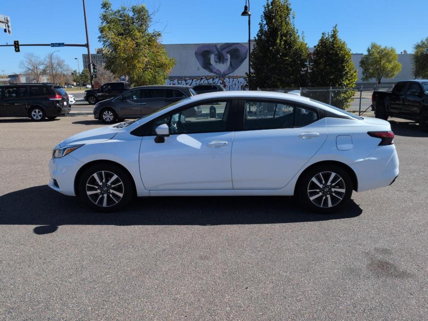 2022 WHITE /ACTUAL Nissan Versa SV (3N1CN8EV9NL) with an 4 Cyl, 1.6L engine, Automatic transmission, located at 10890 W. Colfax Ave., Lakewood, CO, 80215, (303) 274-7692, 39.739914, -105.120132 - Discover the perfect blend of style, efficiency, and reliability with this 2022 Nissan Versa SV. This compact sedan is ideal for those seeking an economical yet comfortable driving experience. Equipped with a 4-cylinder, 1.6L engine and front-wheel drive, this vehicle ensures a smooth, responsive ri - Photo#7