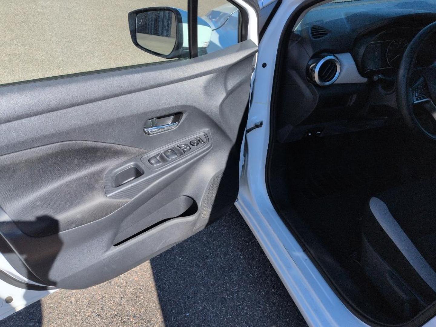 2022 WHITE /ACTUAL Nissan Versa SV (3N1CN8EV9NL) with an 4 Cyl, 1.6L engine, Automatic transmission, located at 10890 W. Colfax Ave., Lakewood, CO, 80215, (303) 274-7692, 39.739914, -105.120132 - Discover the perfect blend of style, efficiency, and reliability with this 2022 Nissan Versa SV. This compact sedan is ideal for those seeking an economical yet comfortable driving experience. Equipped with a 4-cylinder, 1.6L engine and front-wheel drive, this vehicle ensures a smooth, responsive ri - Photo#8