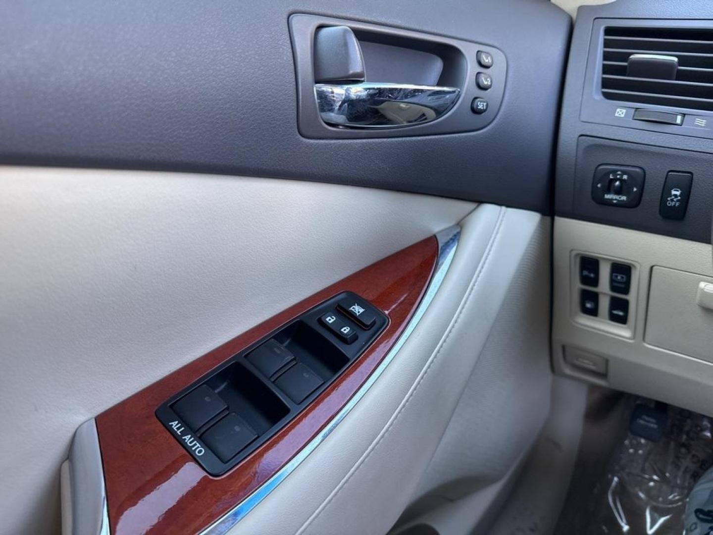 2011 GOLD Lexus ES 350 Base (JTHBK1EG6B2) with an V6, 3.5L engine, Automatic transmission, located at 10890 W. Colfax Ave., Lakewood, CO, 80215, (303) 274-7692, 39.739914, -105.120132 - Photo#60